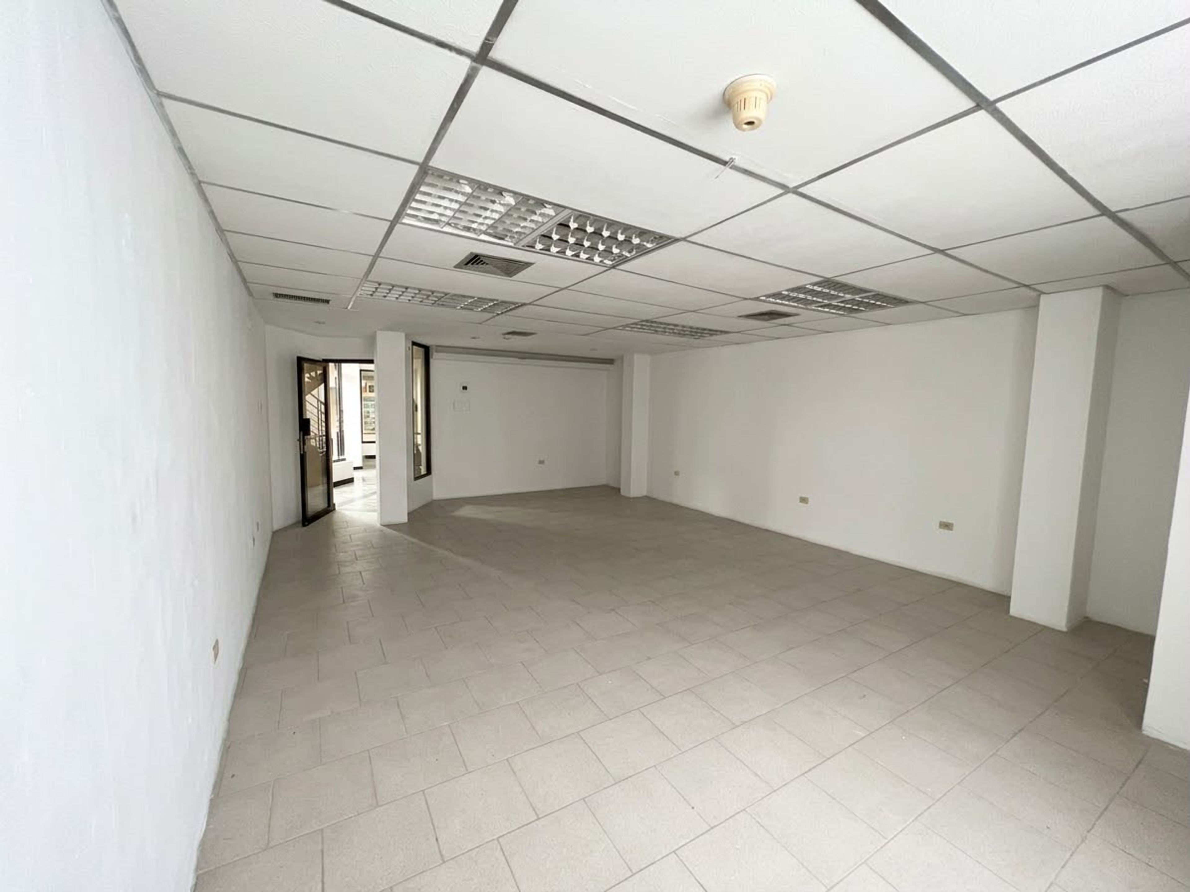 Oficina en el Centro Profesional Pirineos de Barrio Obrero — foto 7