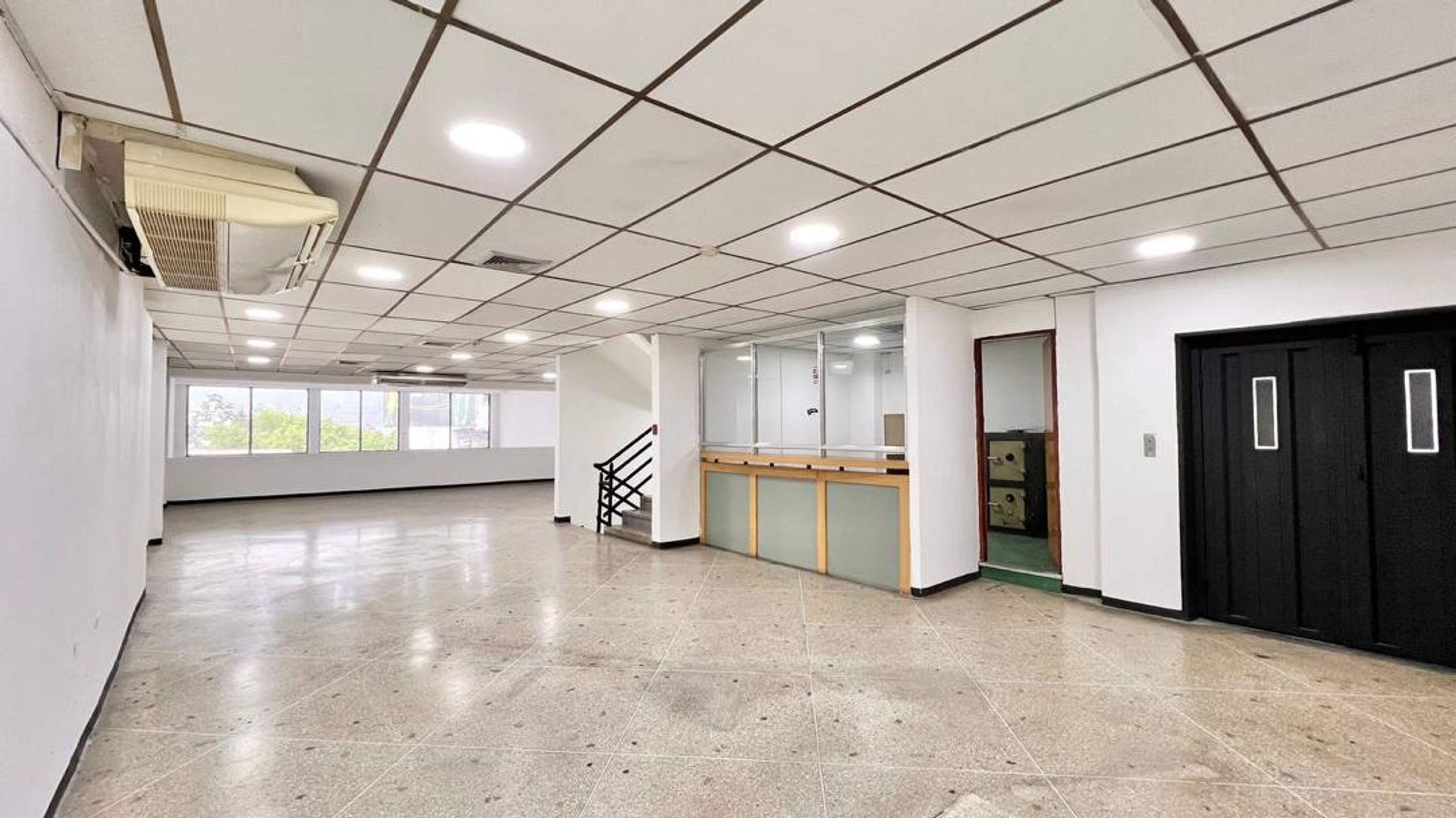 Edificio en el centro de San Cristóbal  — foto 9