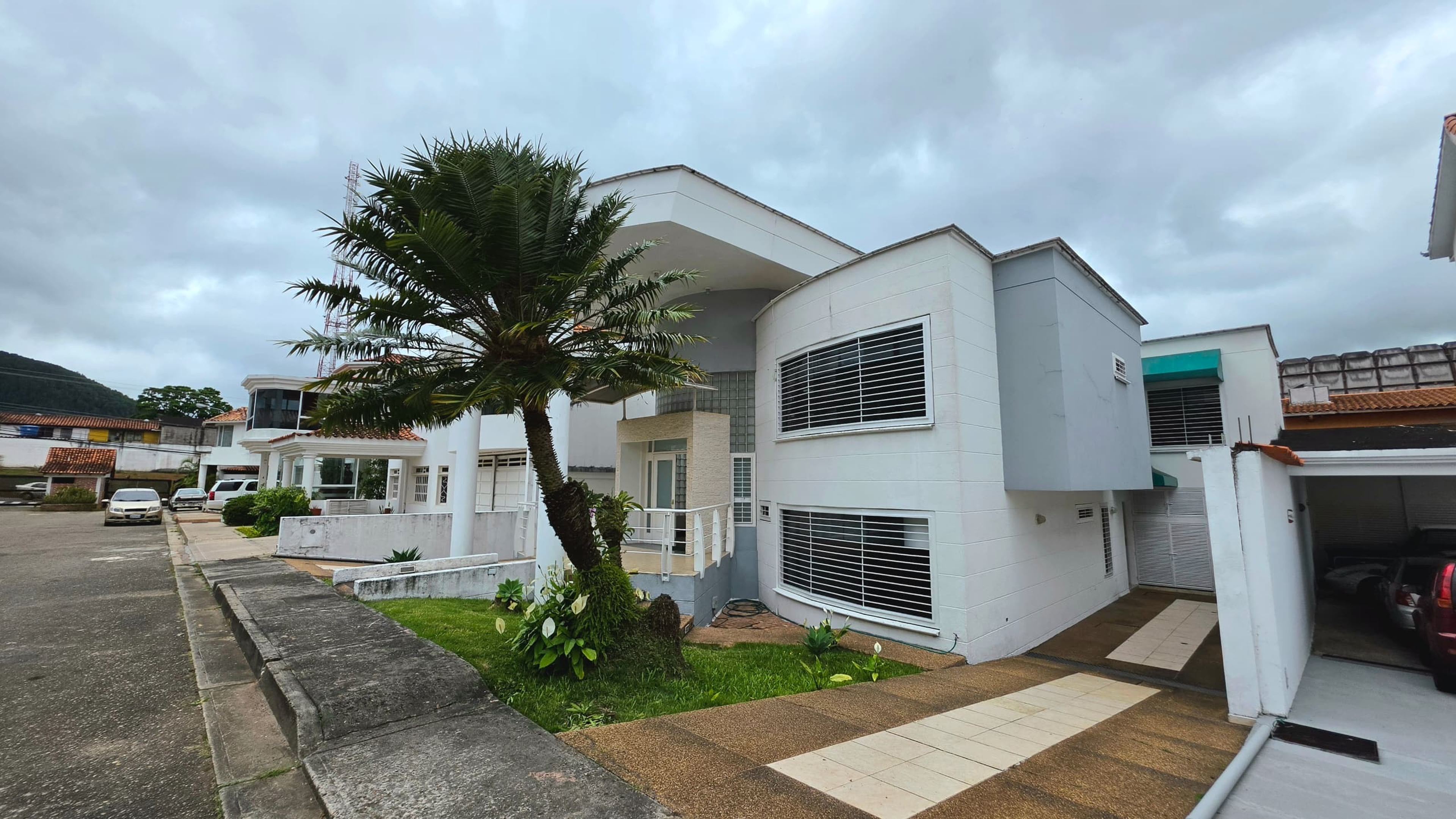Casa con 4 suites y estudio en la exclusiva Urbanización Valle Arriba — foto 2