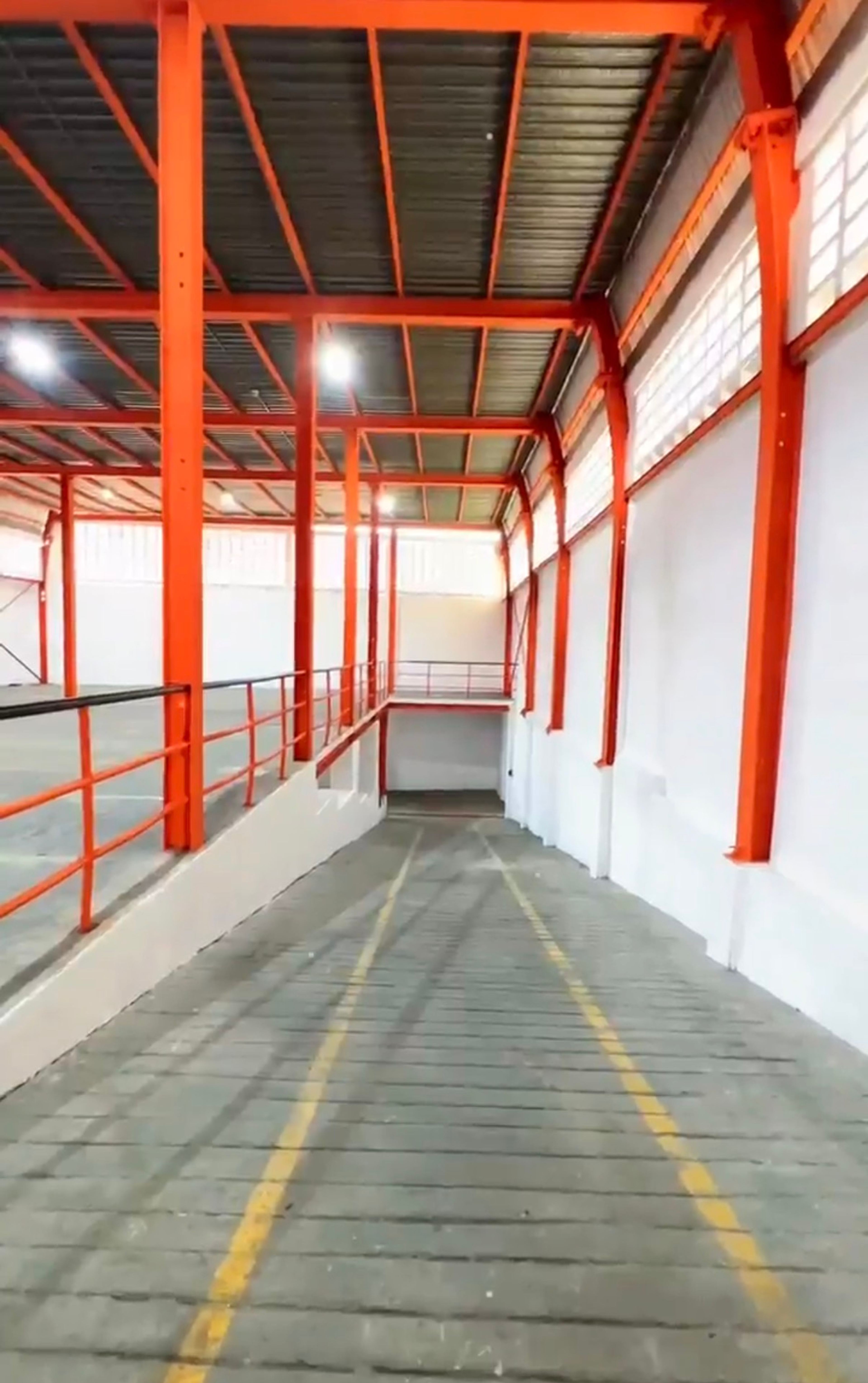 Galpón comercial de 2.263 m² en 3 niveles con transformador propio en La Concordia — foto 4