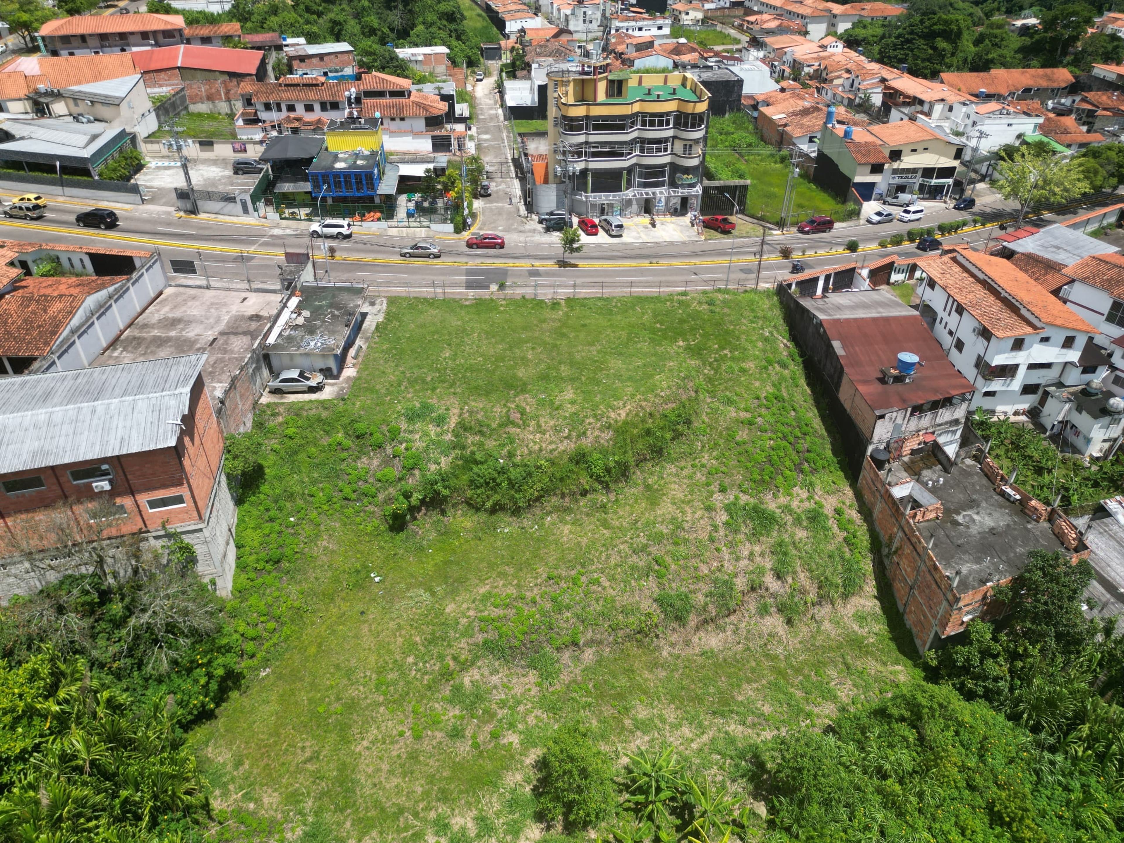 Terreno comercial estratégico de 2.500 m² a orilla de calle en Pueblo Nuevo — foto 2