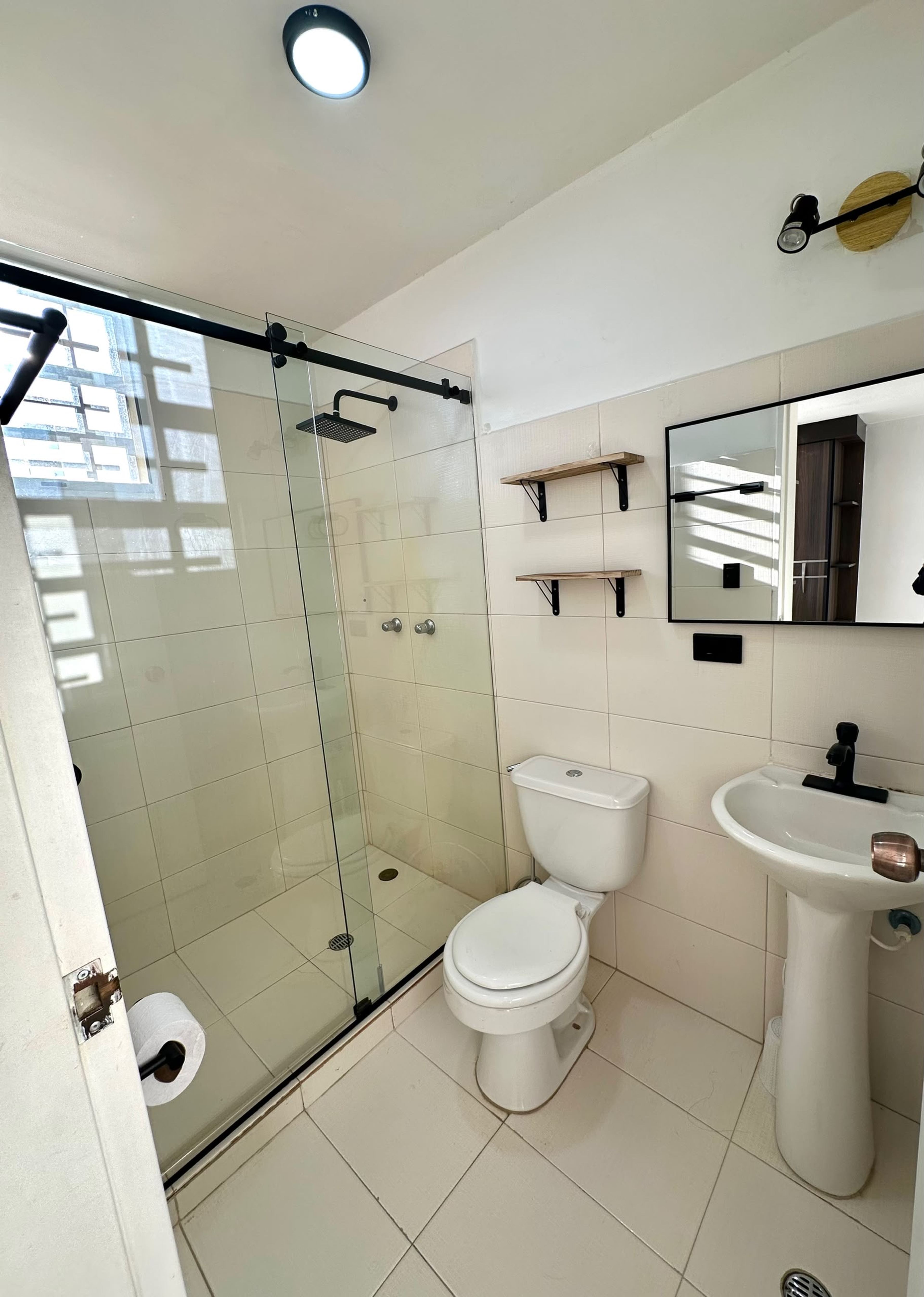Apartamento semi amoblado en Avenida Rotaria con cocina equipada — foto 7