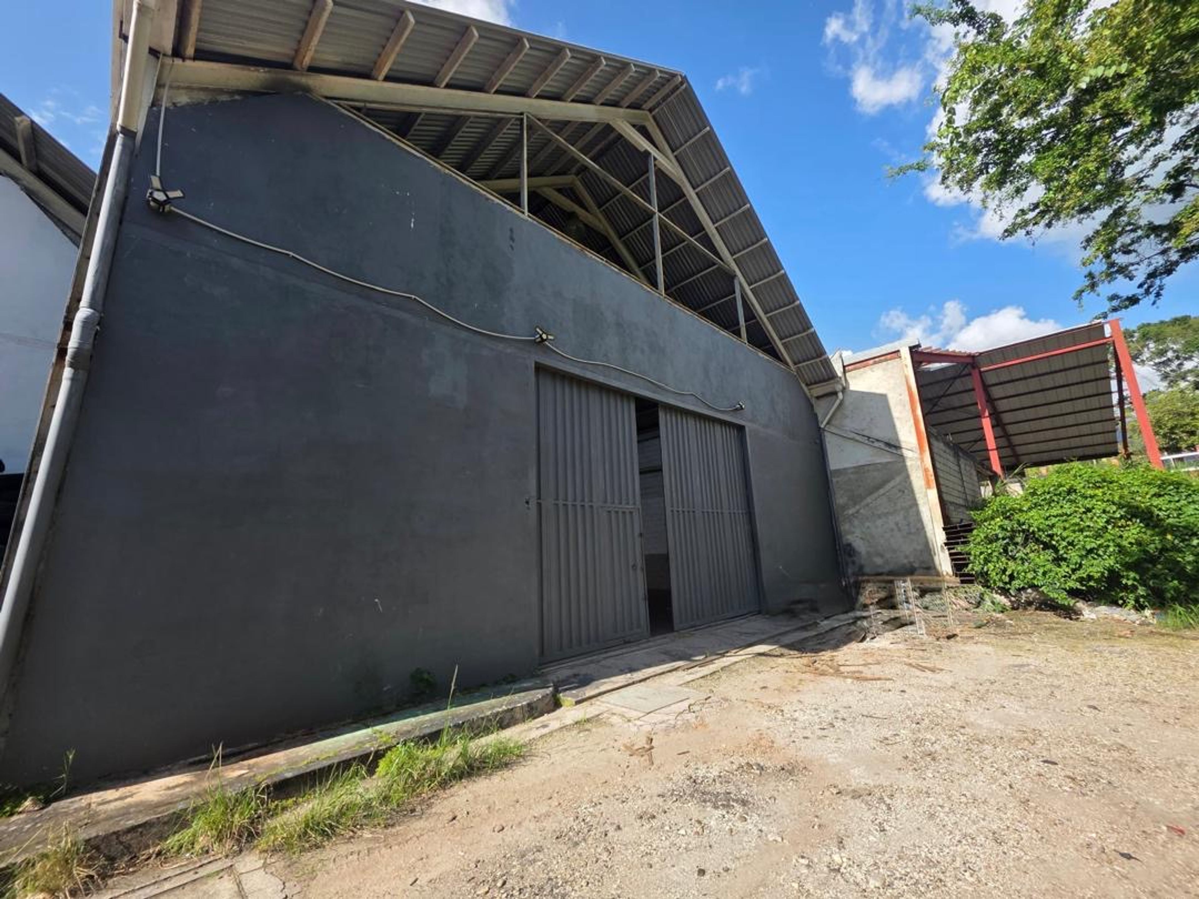Galpón estratégico e ideal para almacenamiento en la Zona Industrial de Paramillo — foto 8