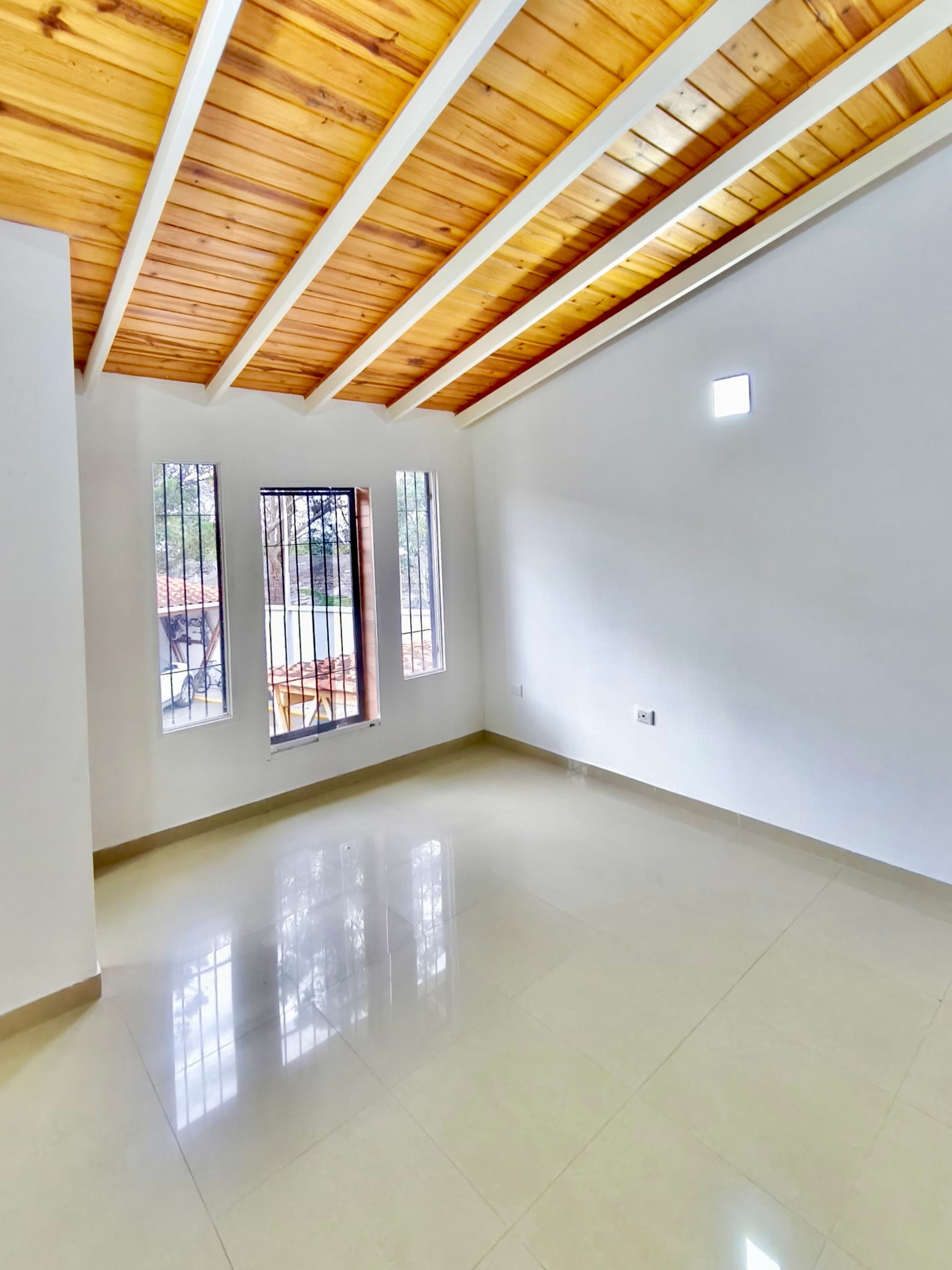 Residencia moderna de tres niveles en Conjunto Terrazas de Pirineos — foto 10