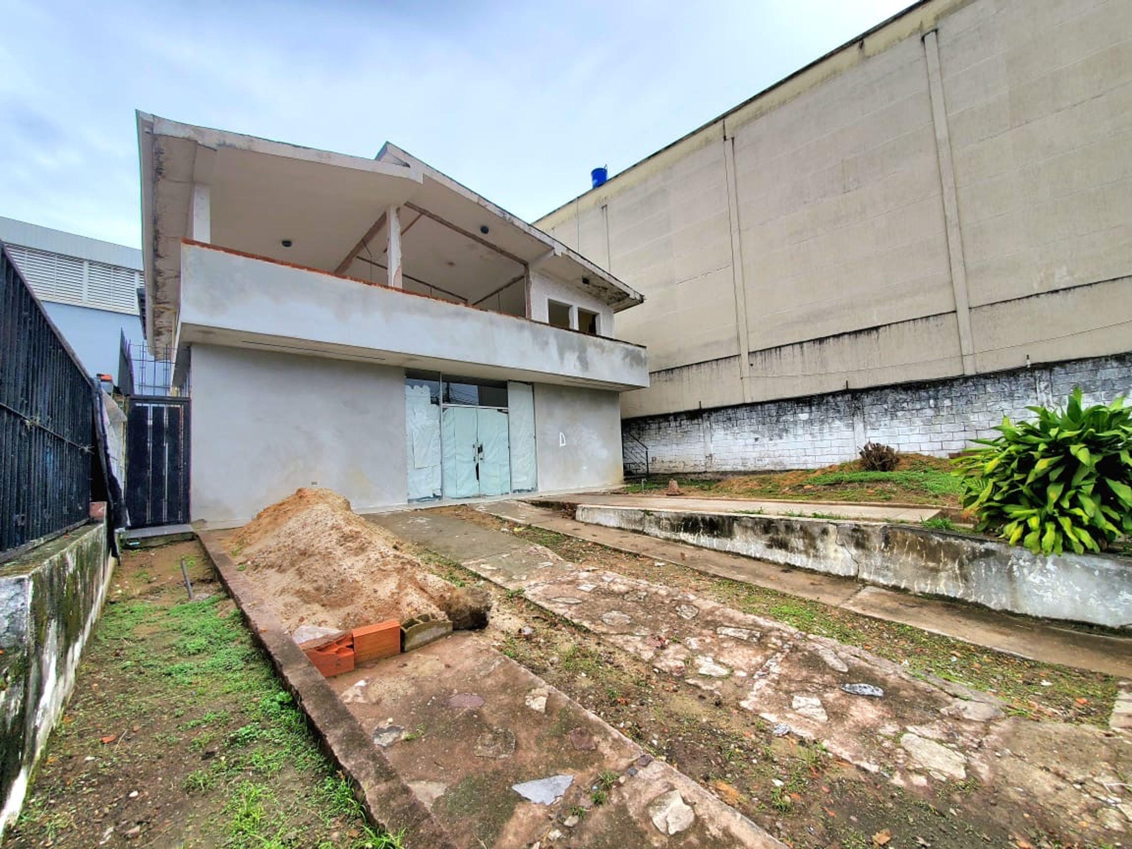 Casa doble propósito de 400 m² en Avenida Ferrero Tamayo para negocio y vivienda — foto 11