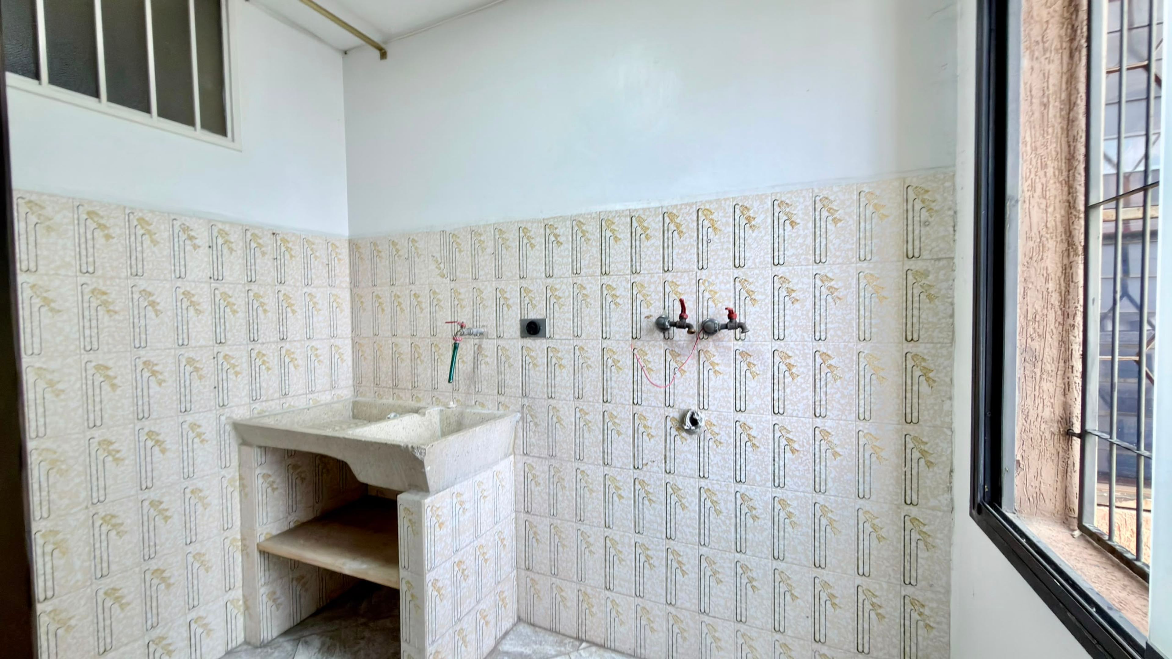 Apartamento amoblado de 105 m² con pisos de porcelanato en Residencias Fiallo — foto 7