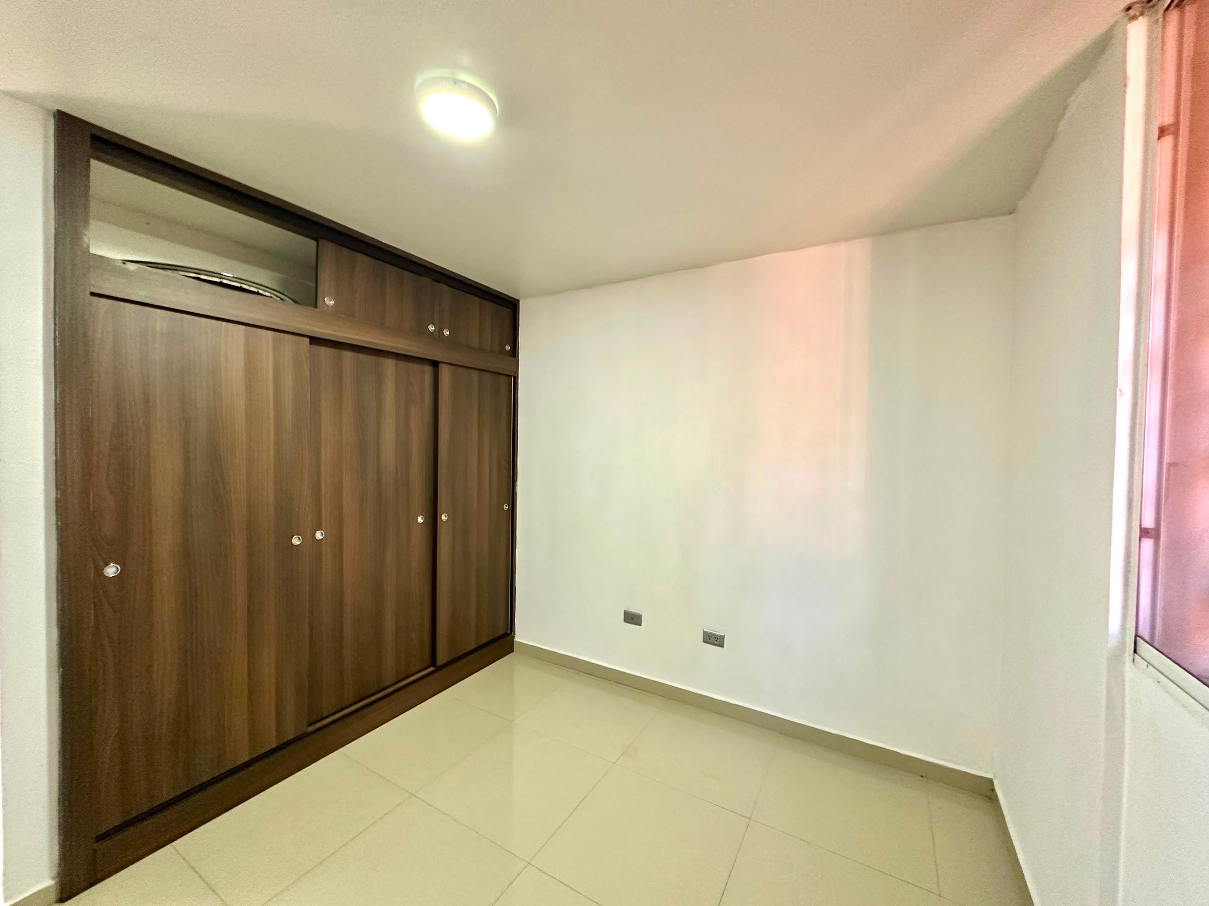 Apartamento semi amoblado en Avenida Rotaria con cocina equipada — foto 8
