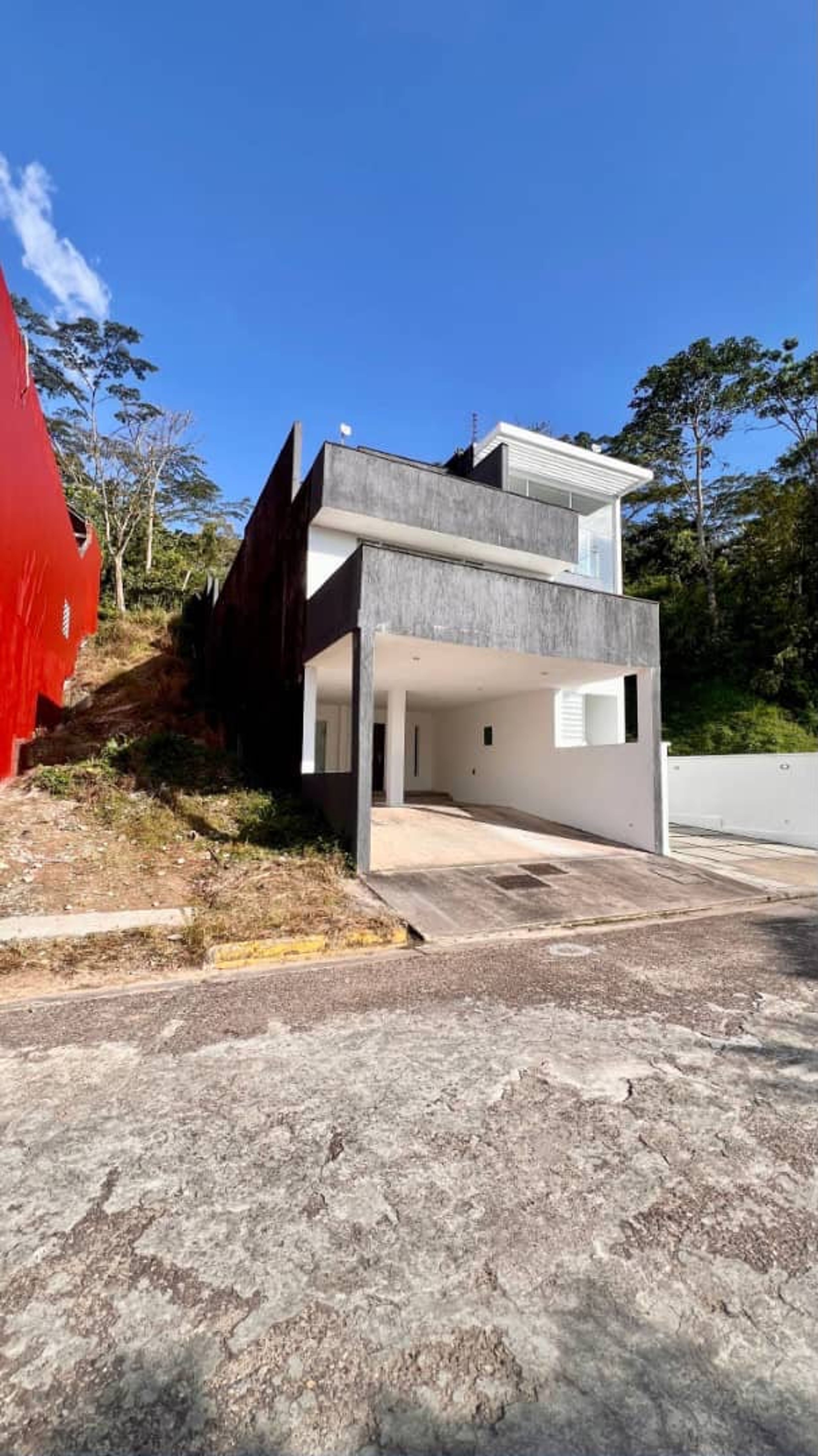 : Casa de 5 niveles con terraza y área para piscina en Colinas de Pirineos — foto 11
