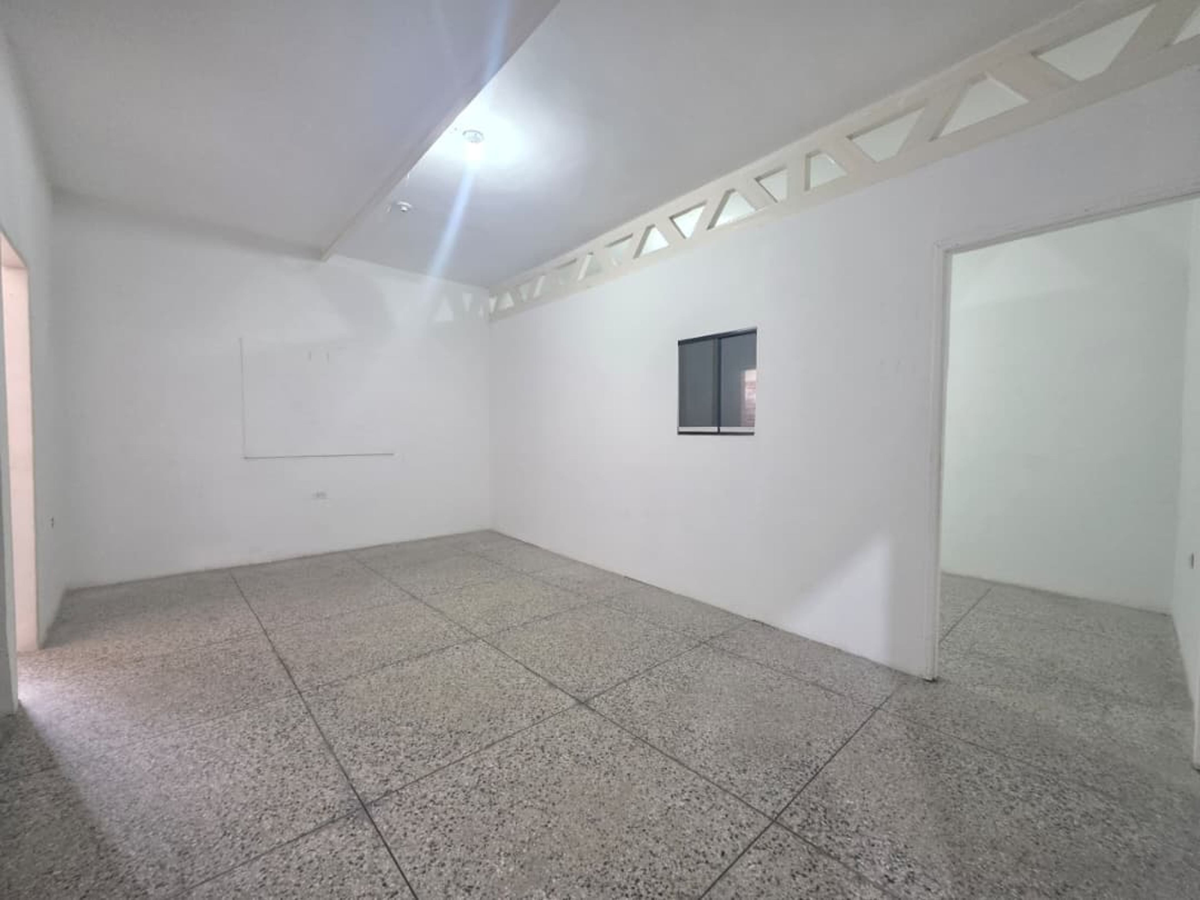 Edificio comercial estratégico en la vía principal de Santa Teresa, Barrio Bolívar — foto 11