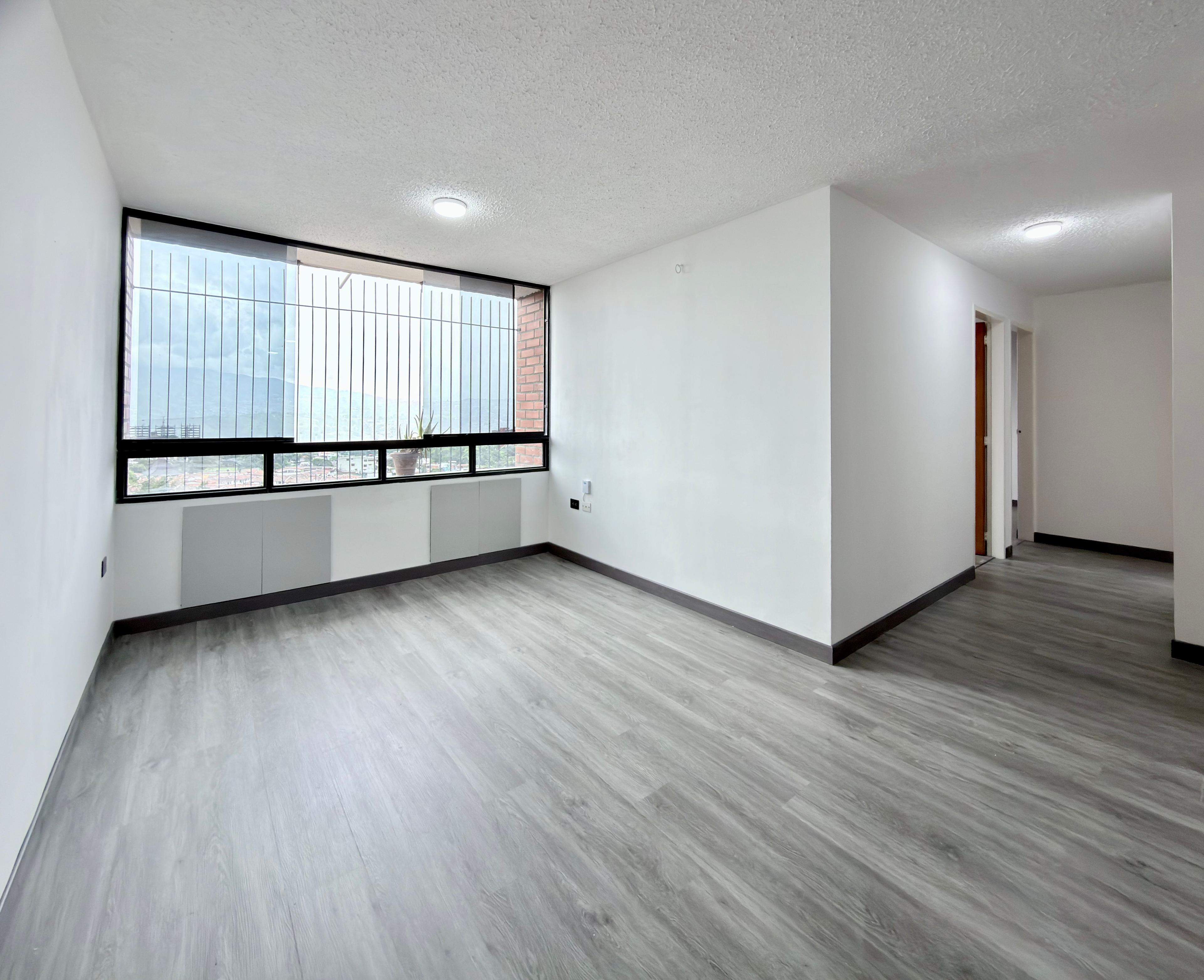 Apartamento recién remodelado con vista a la avenida en Residencias Alta Vista — foto 8