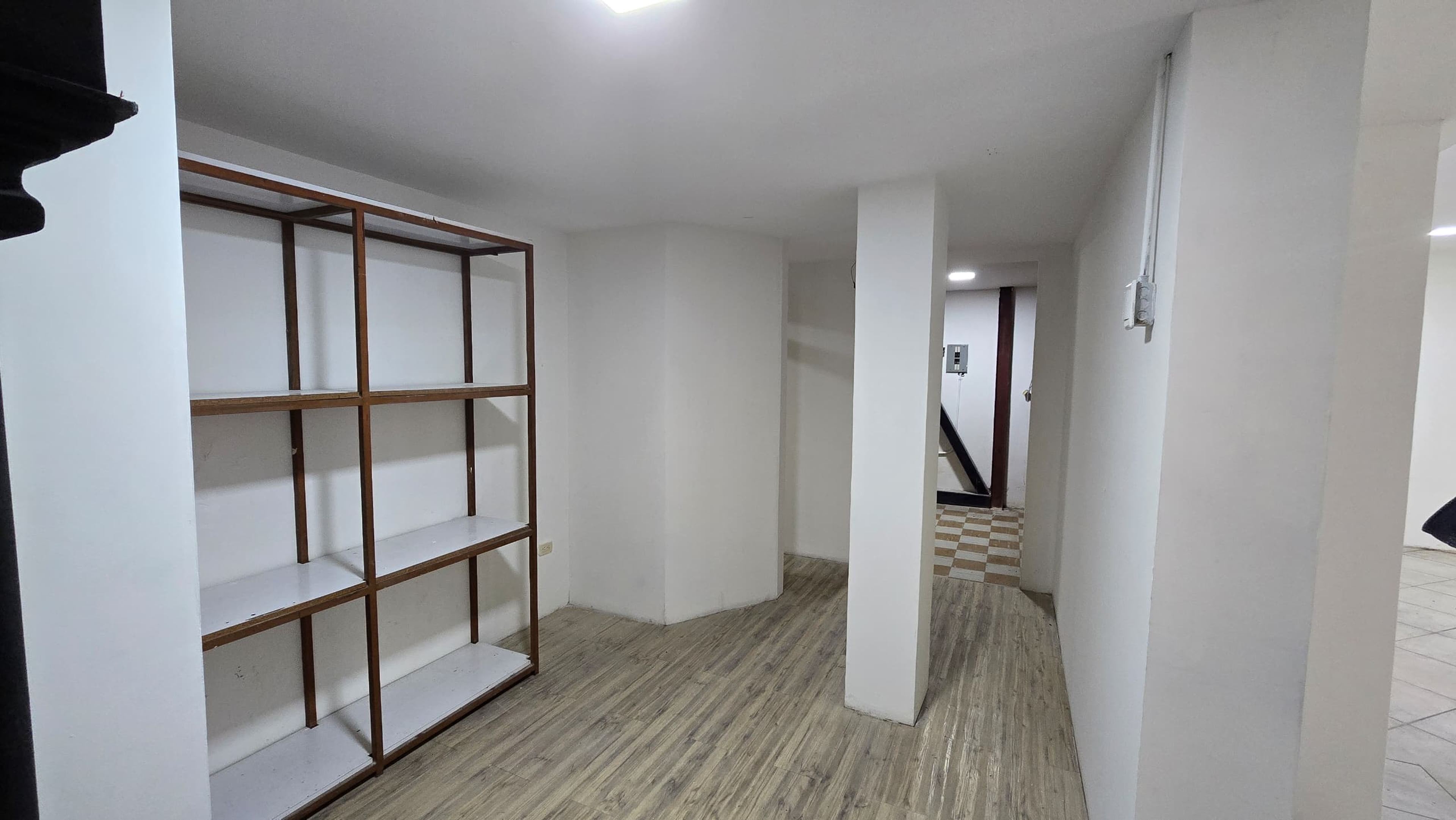 Local comercial de 100 m² a pie de calle con vitrina en Pasaje Acueducto — foto 5