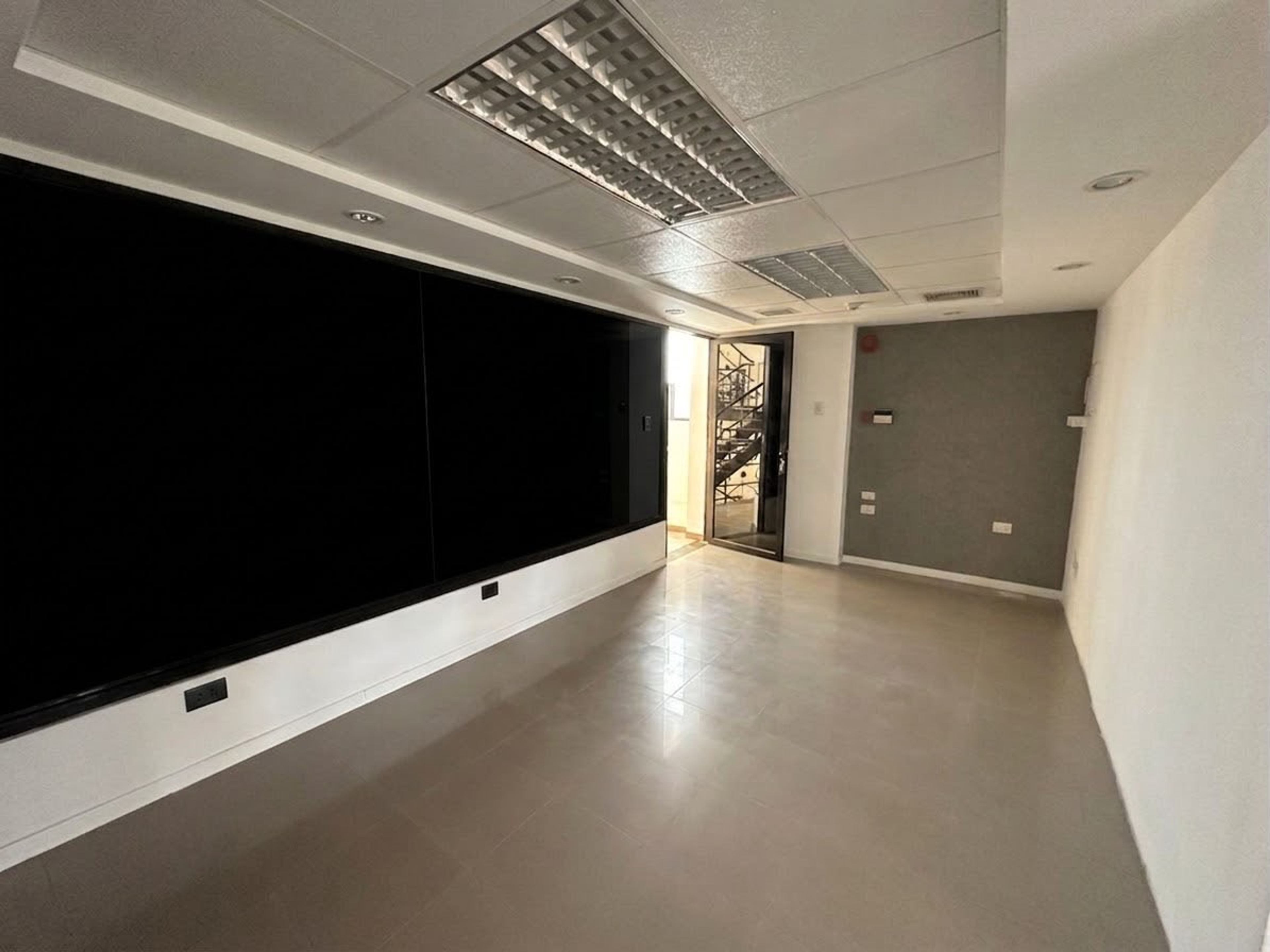Oficina corporativa equipada en Torre Capeccio, Barrio Obrero — foto 10