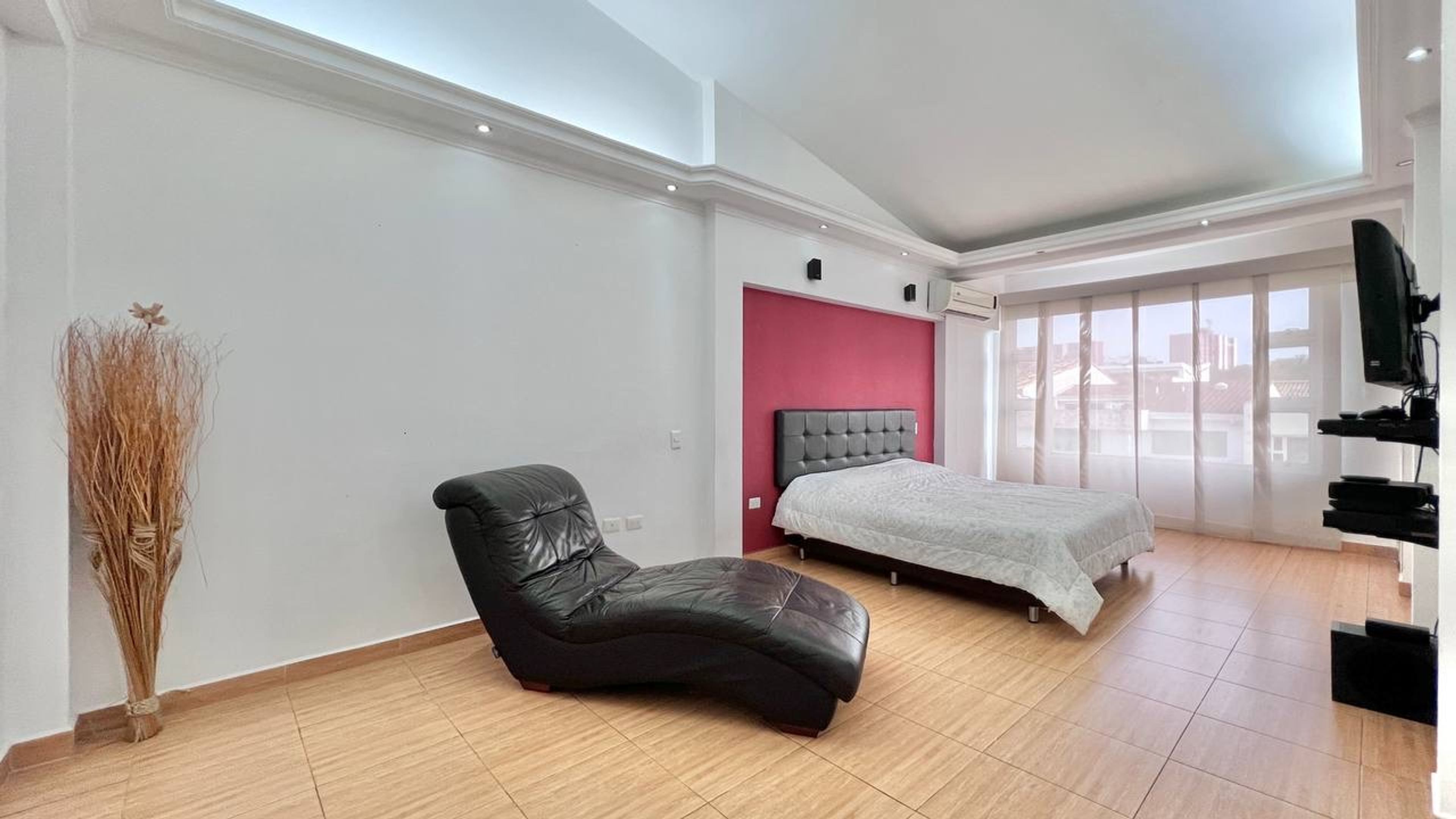 Casa moderna de 3 niveles con piscina climatizada en Urbanización Portofino — foto 13