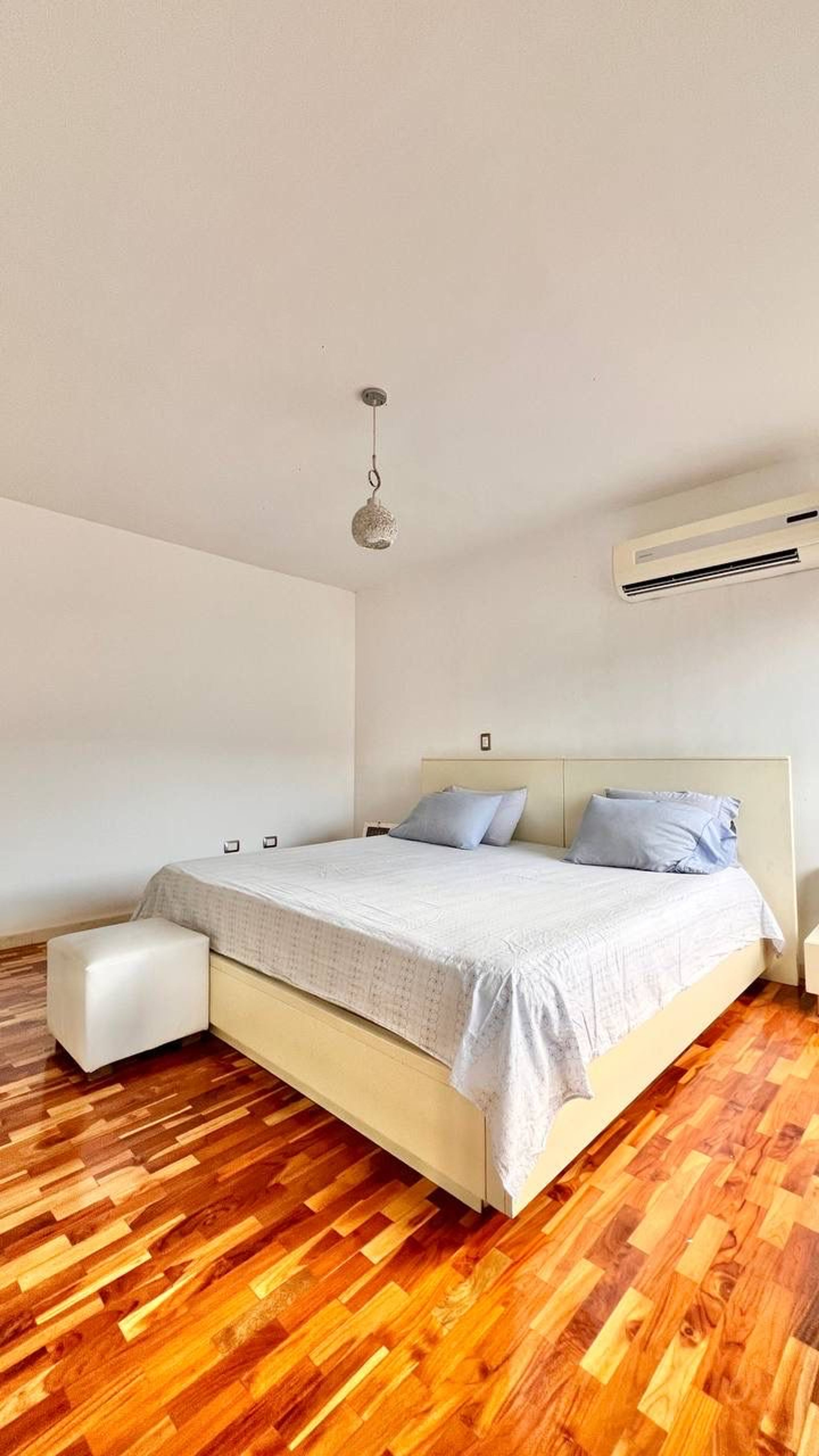 Casa de 500 m² de construcción con patio y área social en zona alta de Colinas de Pirineos — foto 7