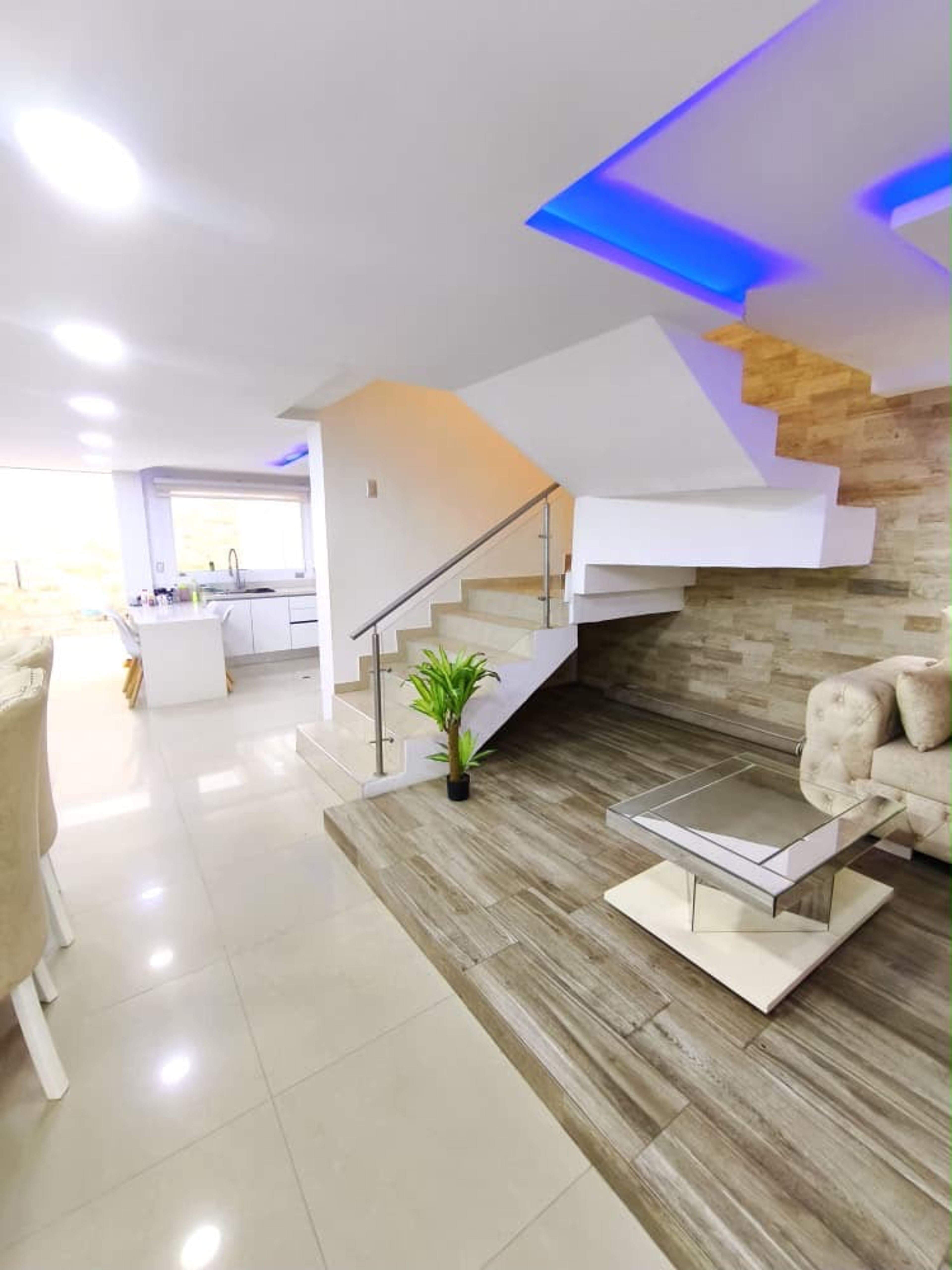 Casa de 3 niveles con doble terraza y vista panorámica en Urb. Villa Granadina — foto 6