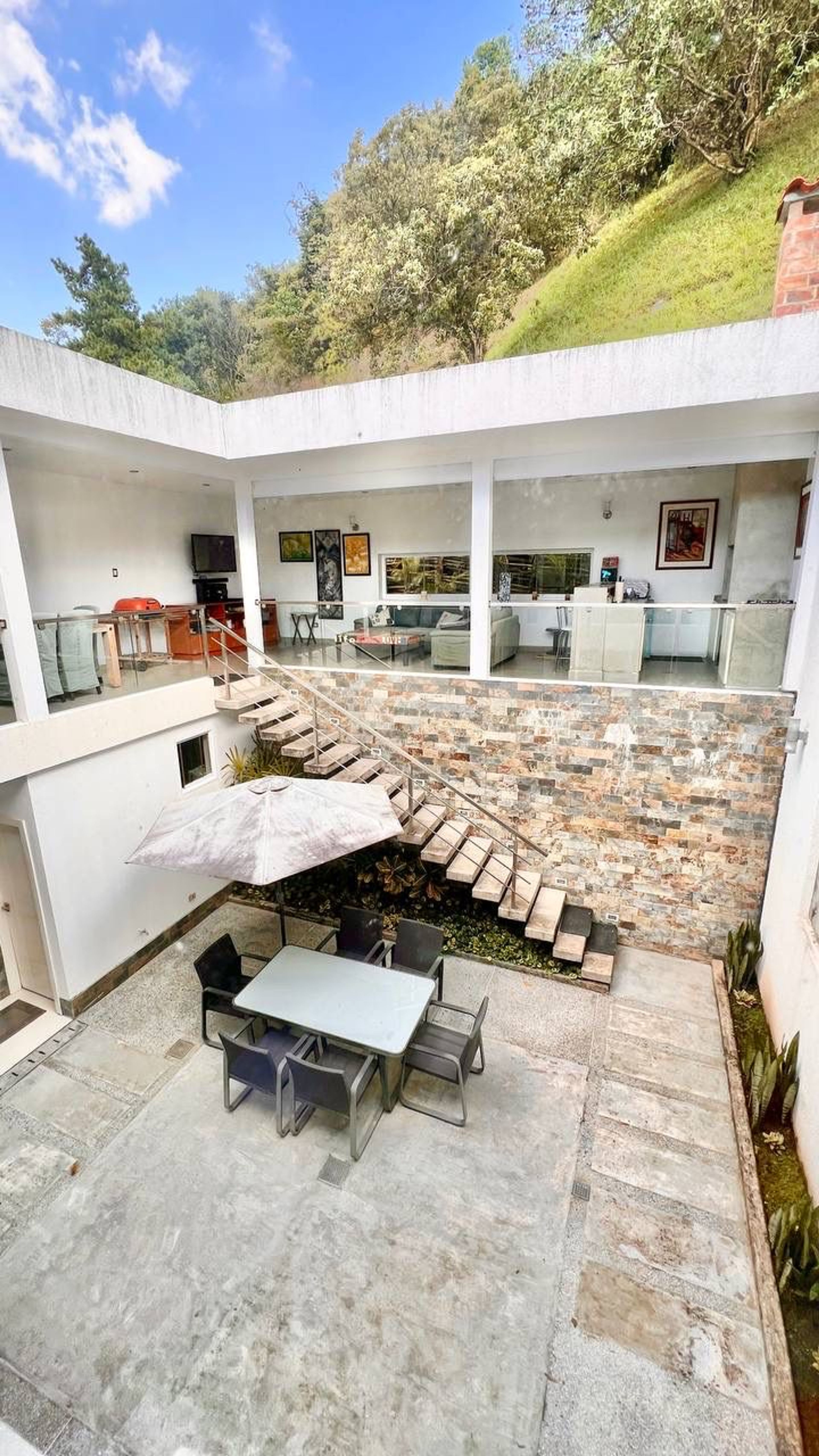 Casa de 500 m² de construcción con patio y área social en zona alta de Colinas de Pirineos — foto 9