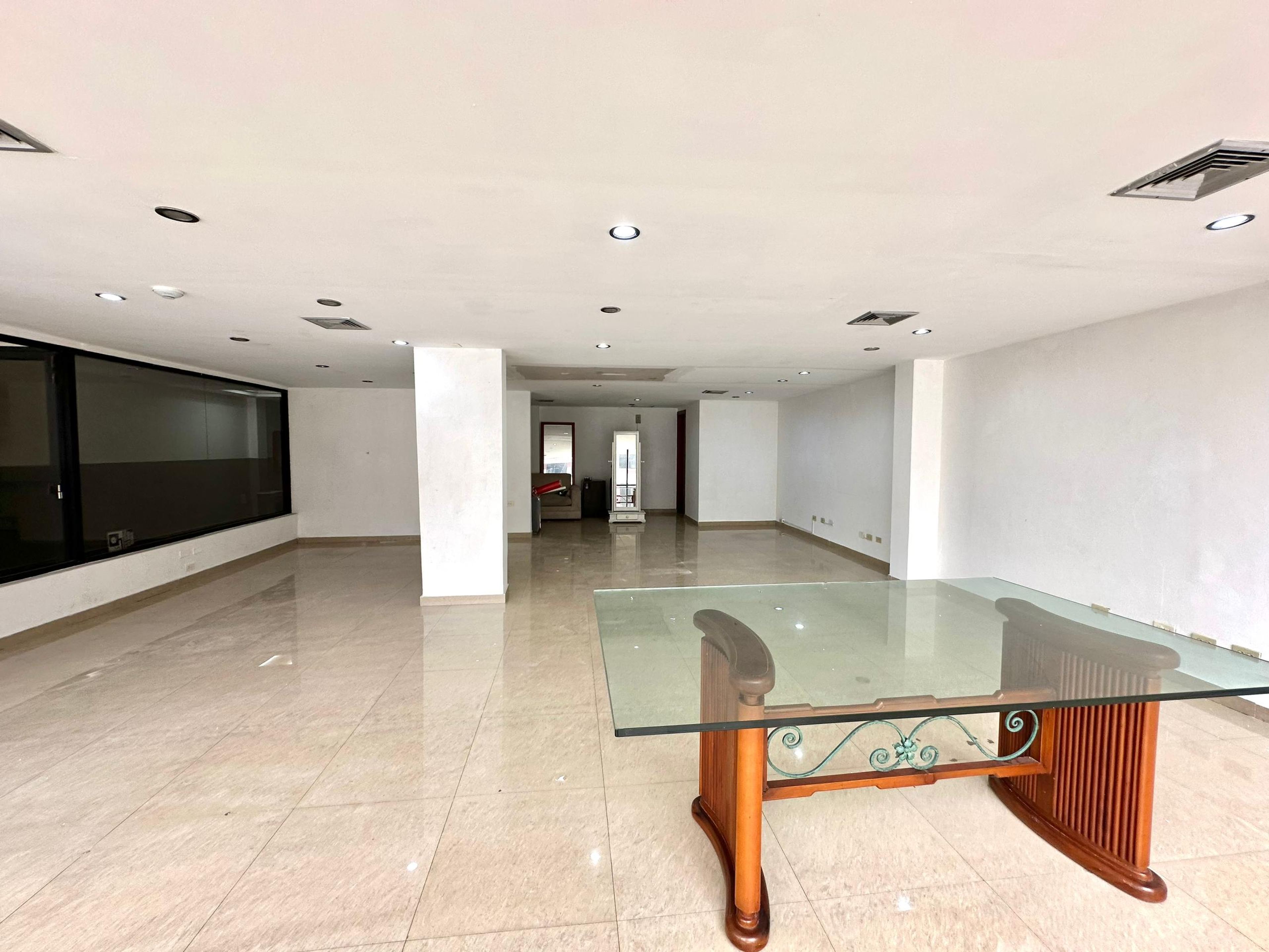 Local comercial a pie de calle en Torre Capeccio, Barrio Obrero — foto 7
