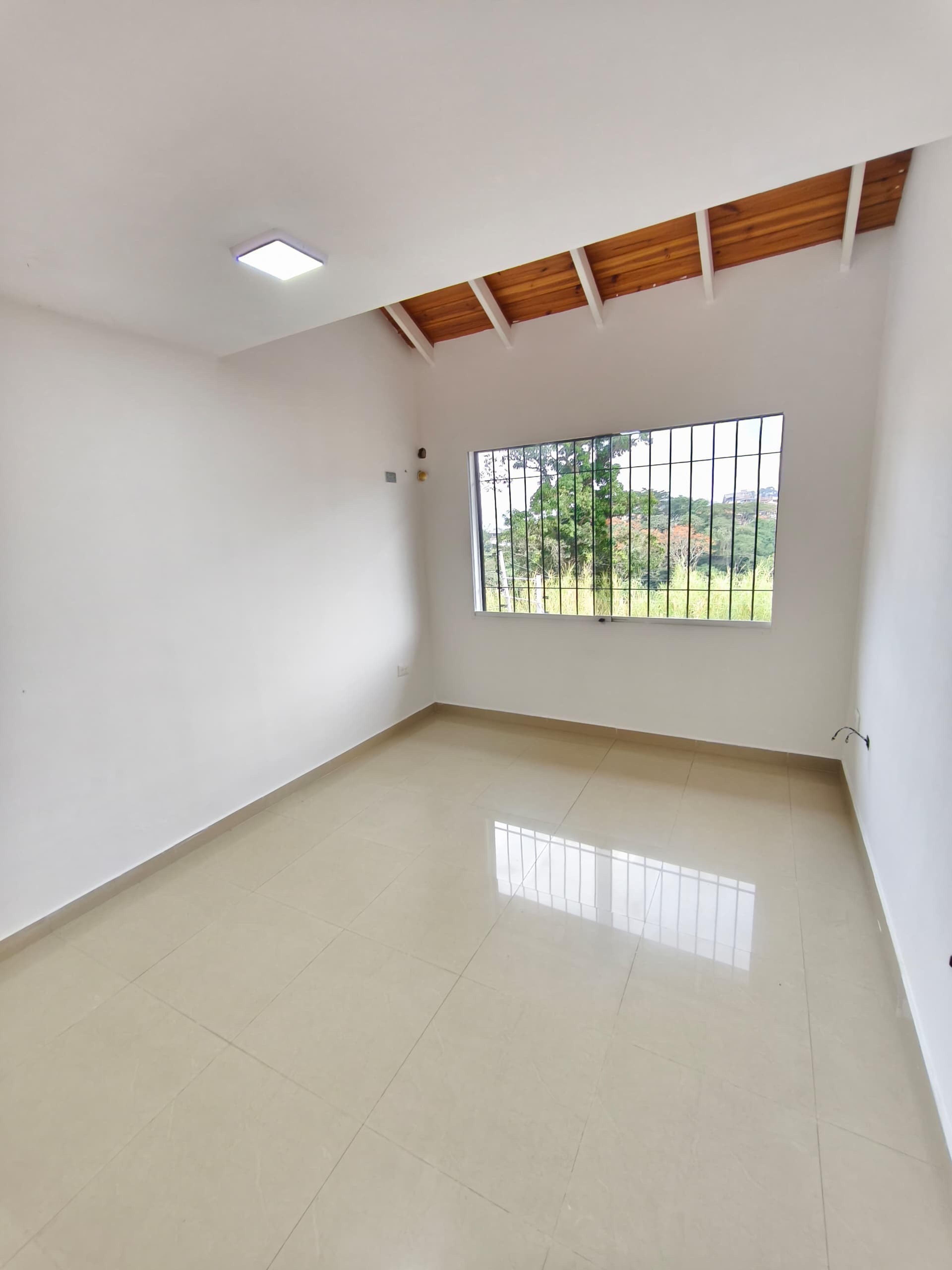 Residencia moderna de tres niveles en Conjunto Terrazas de Pirineos — foto 8