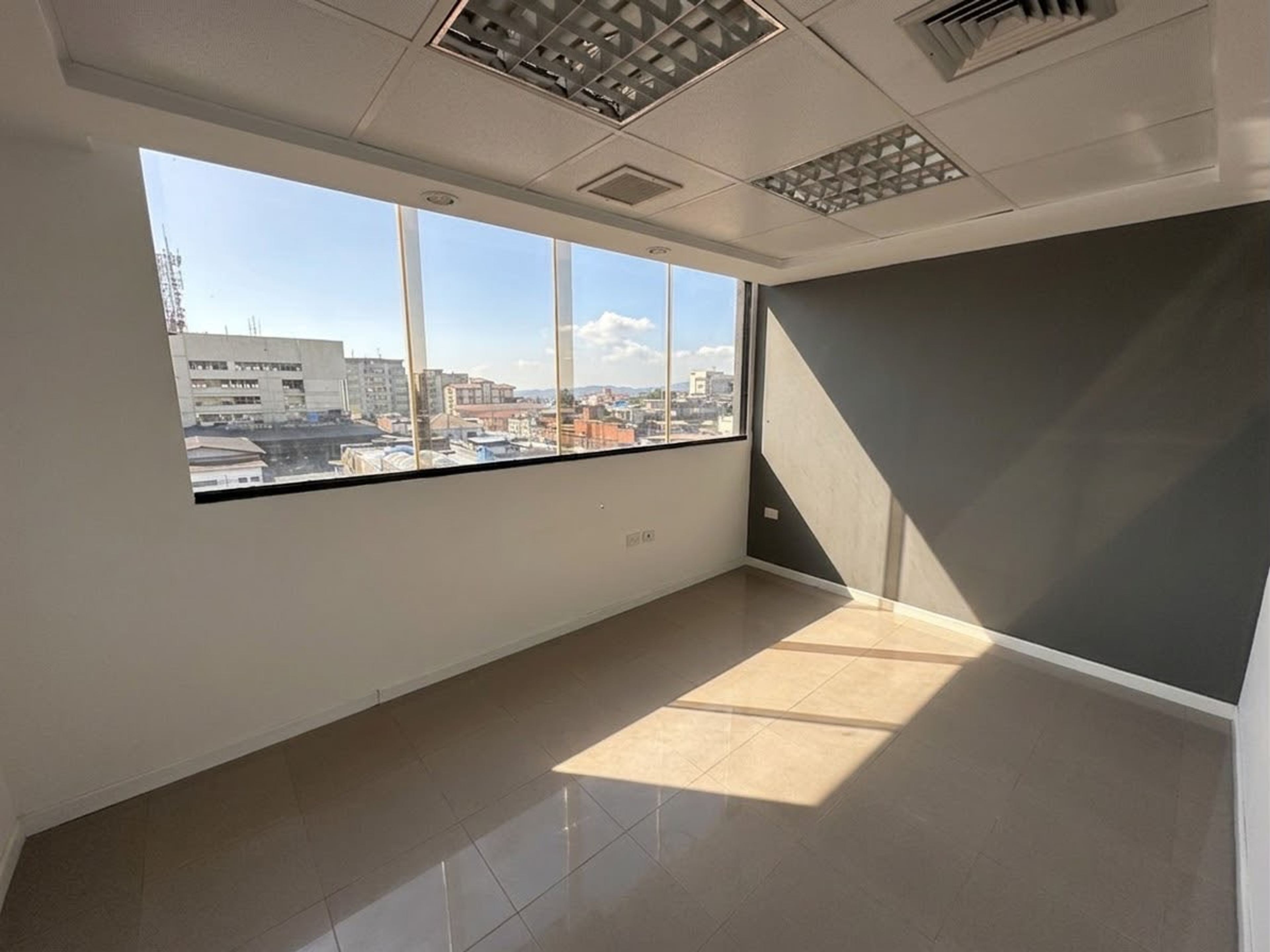 Oficina corporativa equipada en Torre Capeccio, Barrio Obrero — foto 7