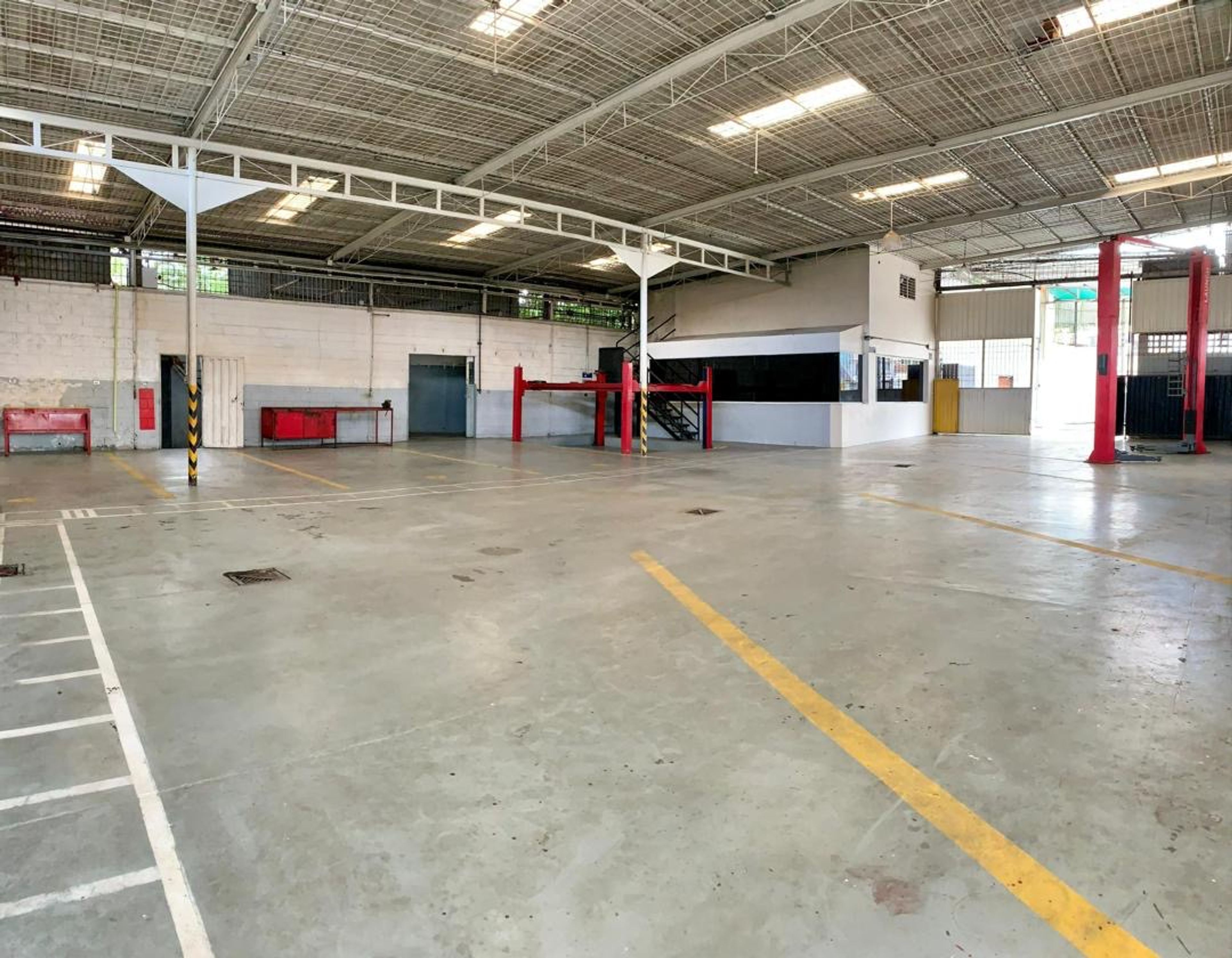 Propiedad comercial de alto impacto visual — foto 4