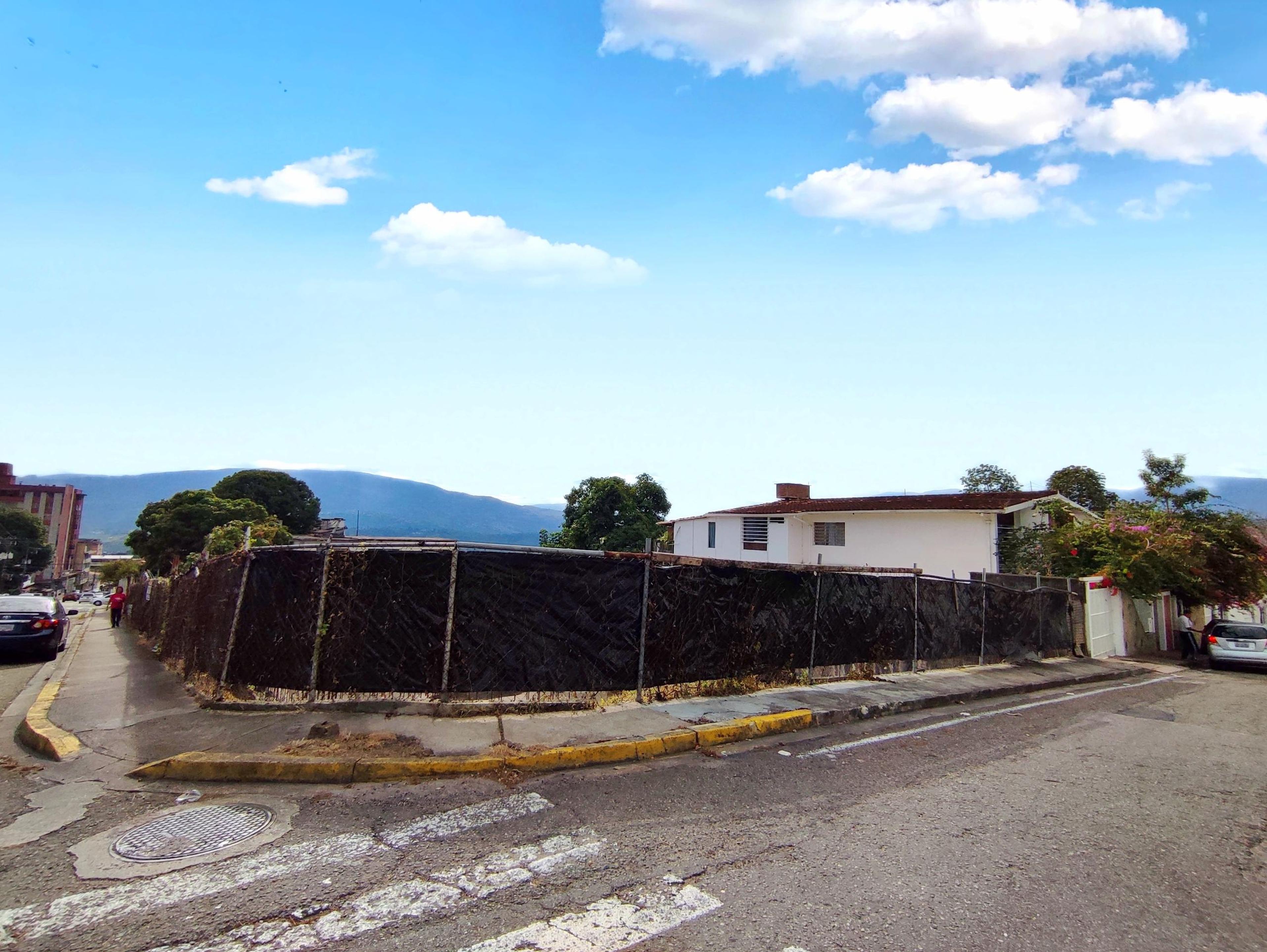 Terreno esquinero estratégico en Barrio Obrero con proyecto aprobado — foto 7