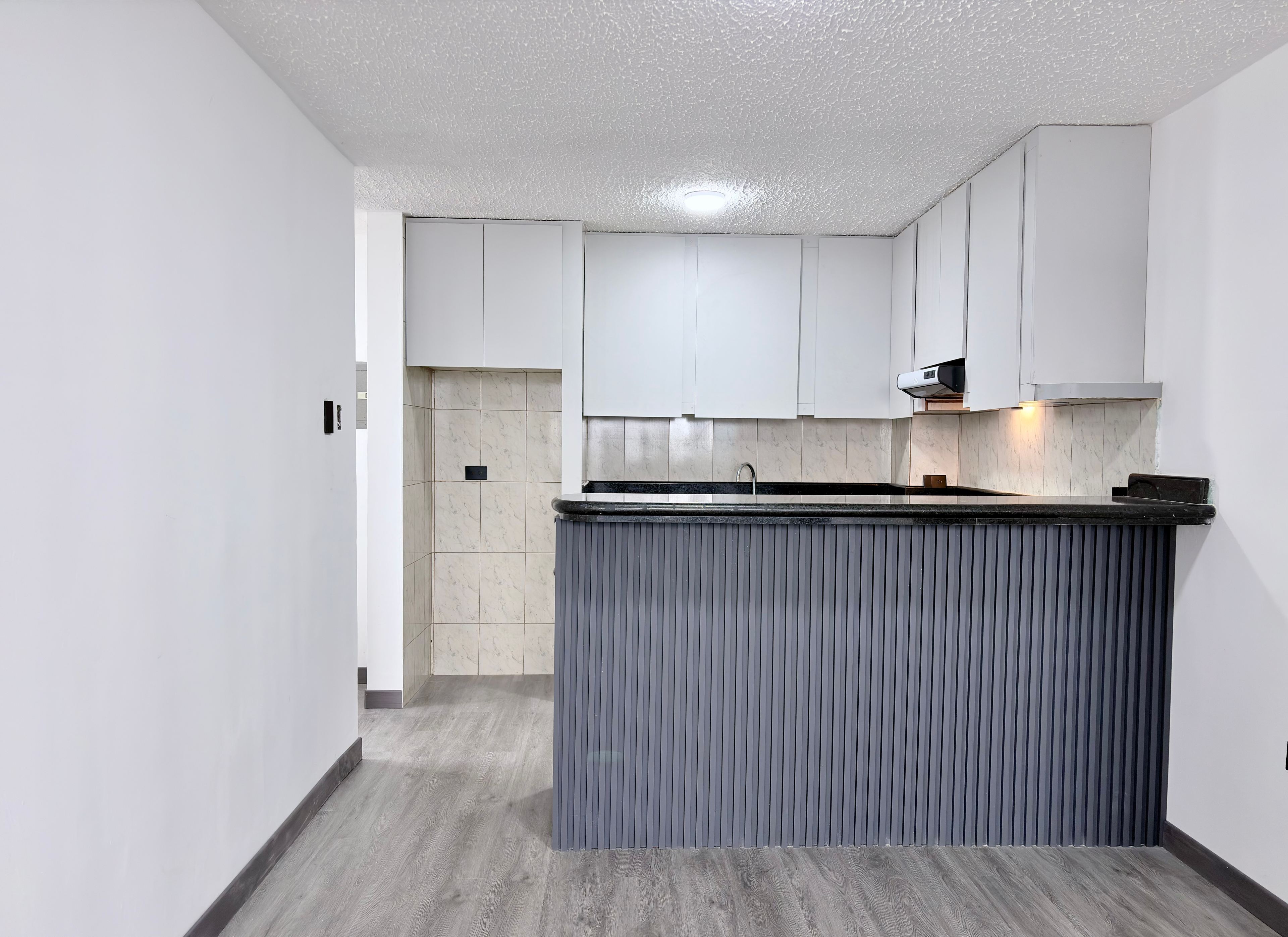 Apartamento recién remodelado con vista a la avenida en Residencias Alta Vista — foto 2