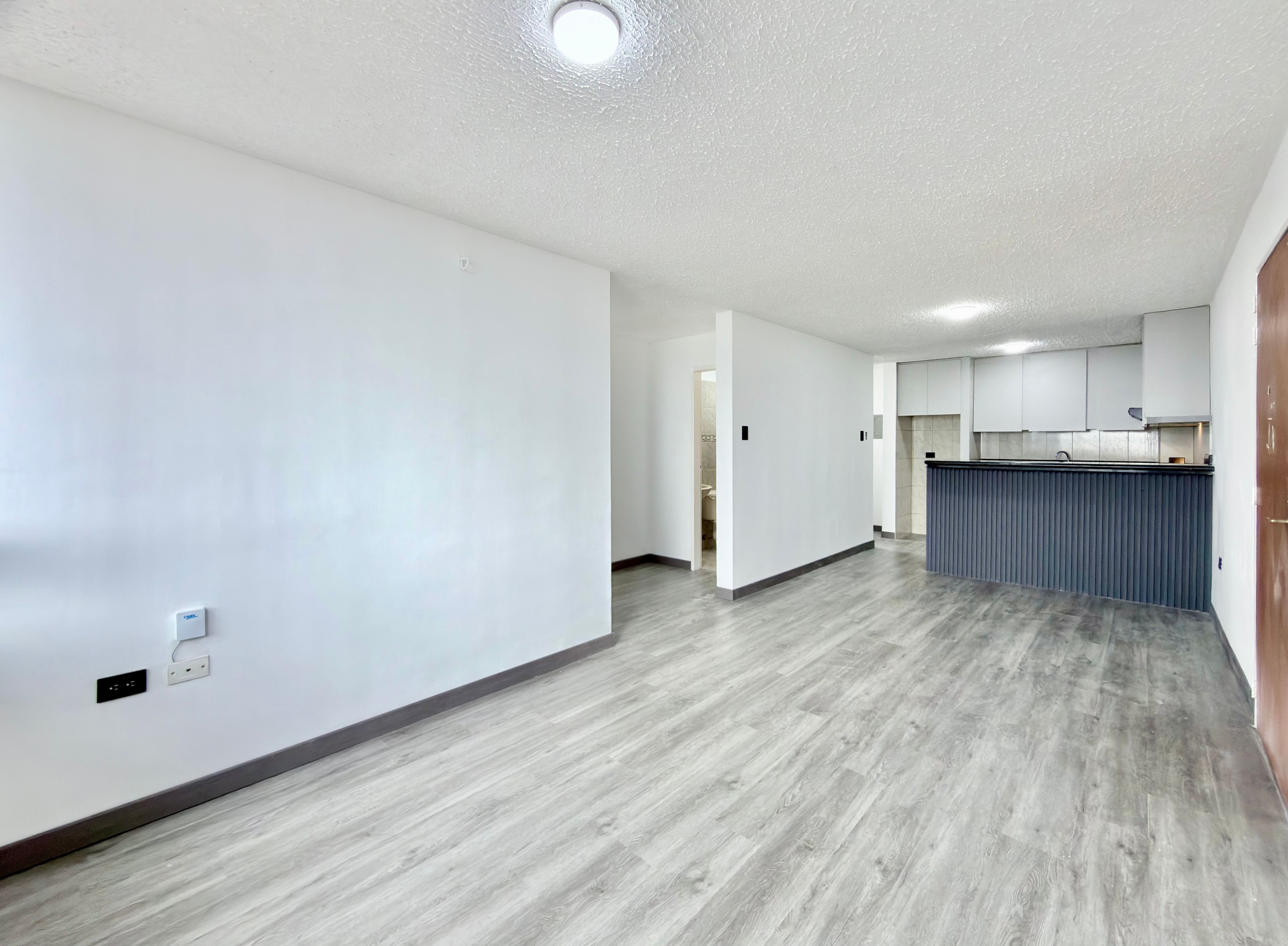 Apartamento recién remodelado con vista a la avenida en Residencias Alta Vista — foto 5