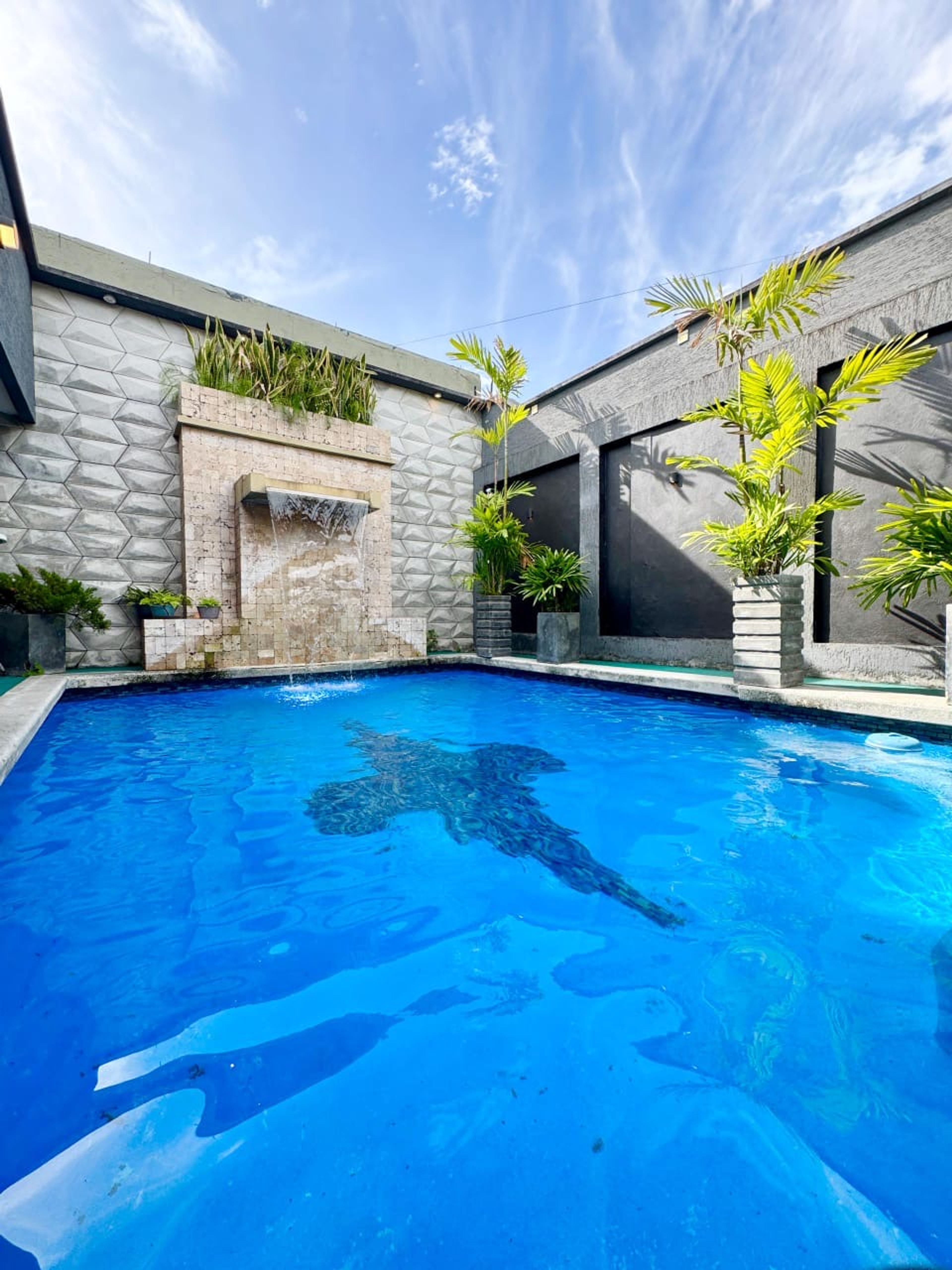 Casa de 2 niveles con piscina, parrillero y 7 habitaciones en Urb. Santa Rosa — foto 1