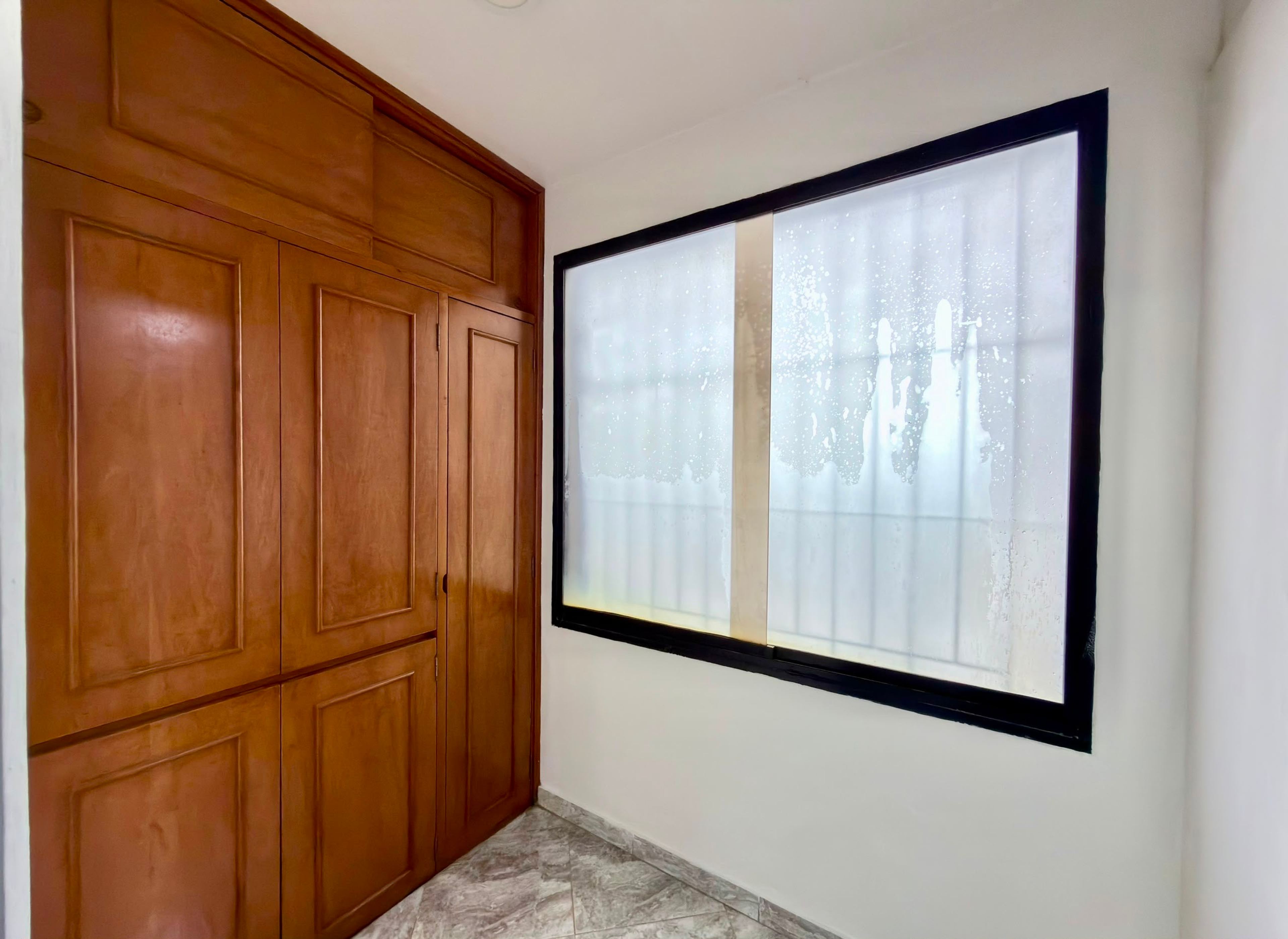 Apartamento amoblado de 105 m² con pisos de porcelanato en Residencias Fiallo — foto 8