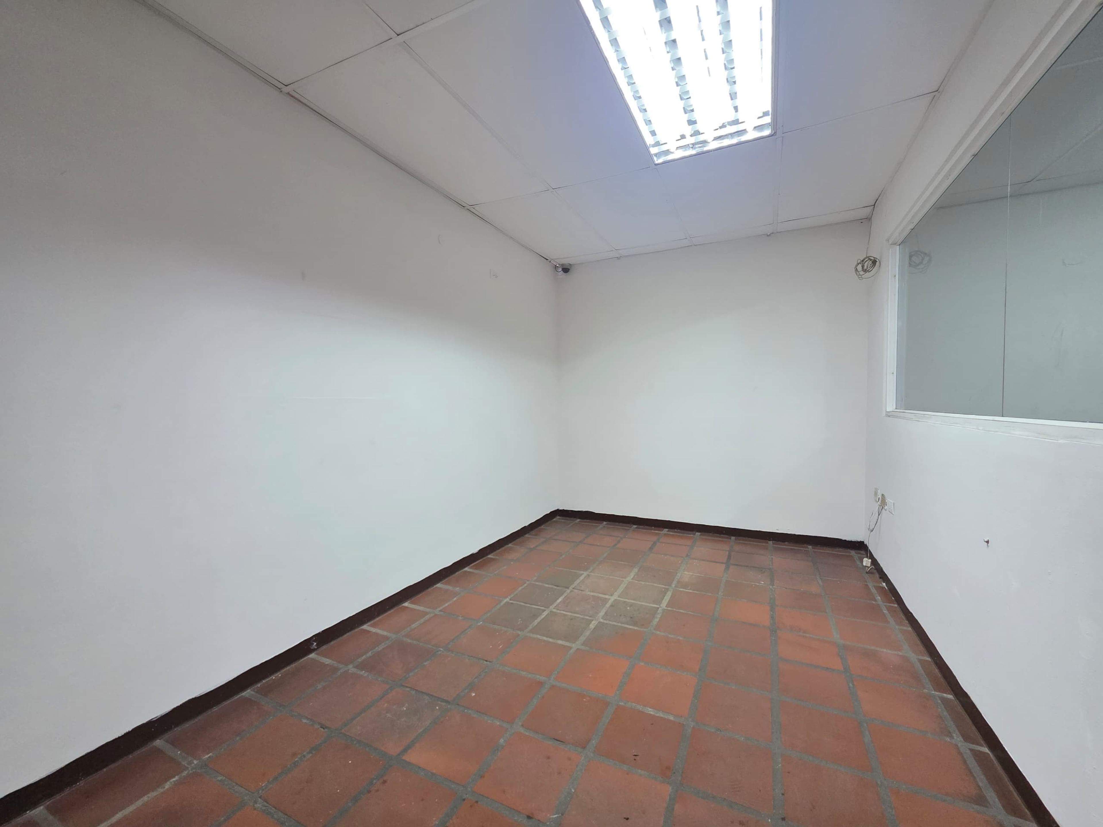 Galpón operacional con oficinas en Centro Industrial La Fabilosa II, Paramillo — foto 8