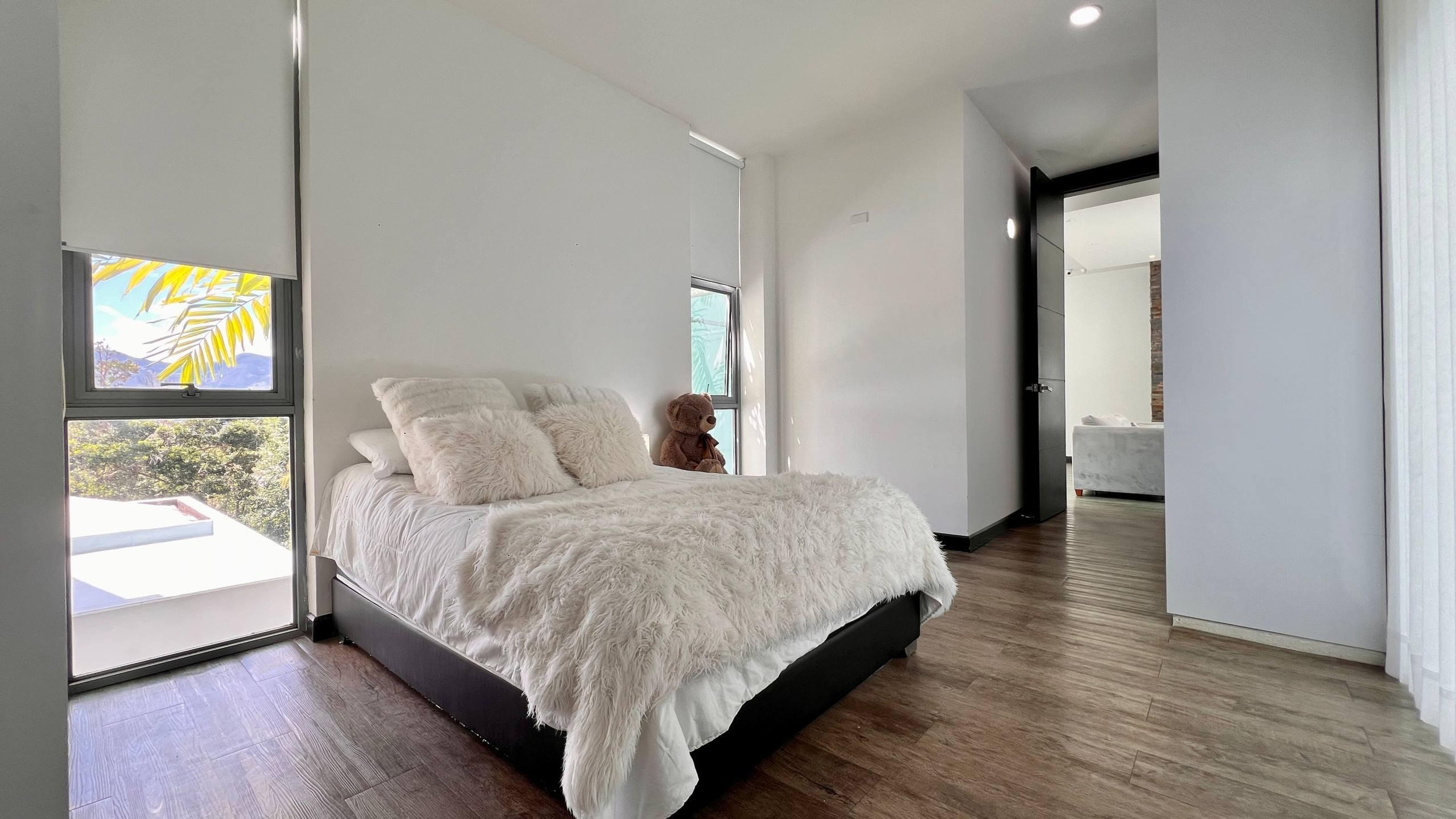Casa moderna de 472 m² con piscina infinita y vista panorámica — foto 12