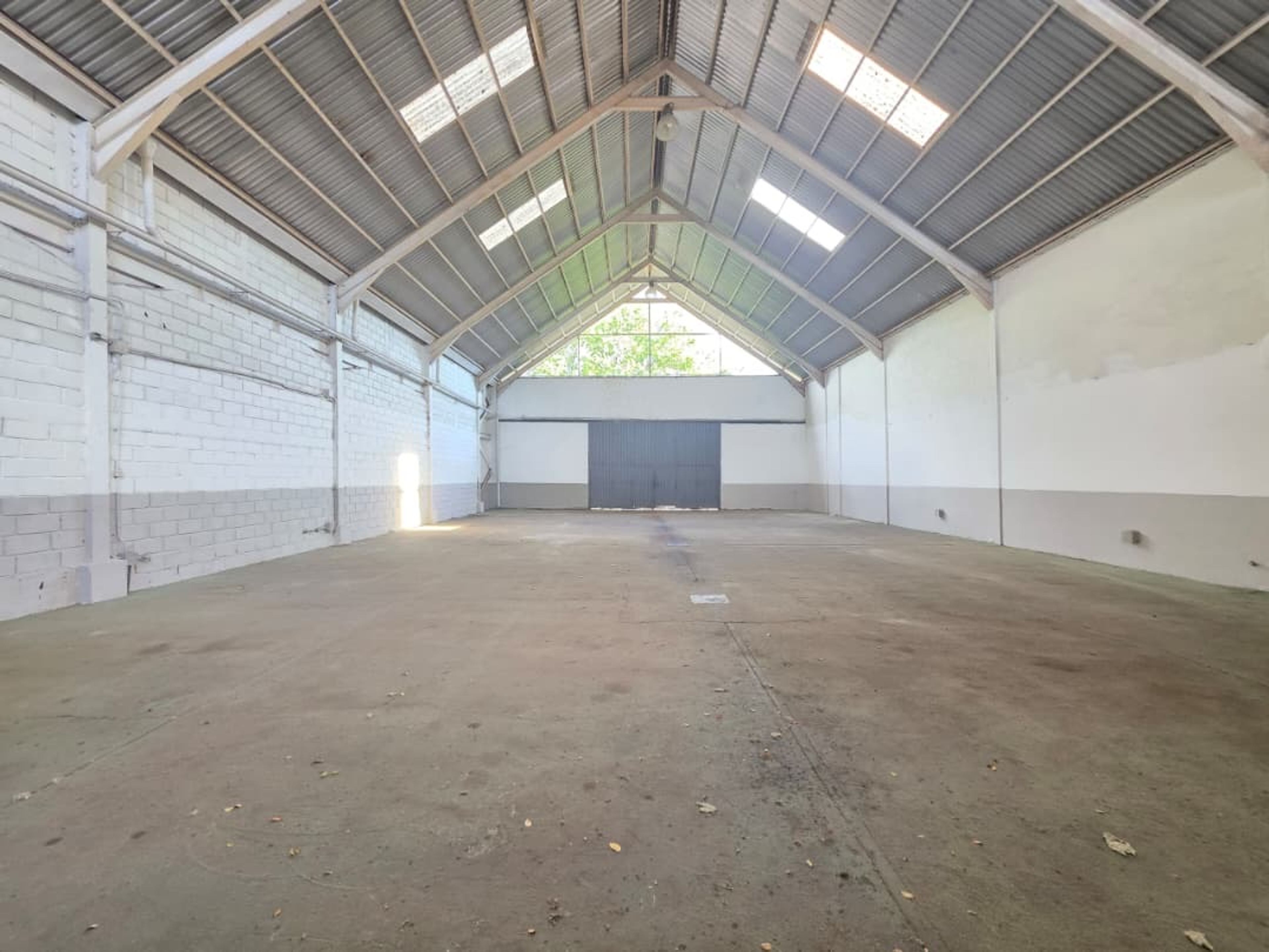 Galpón estratégico e ideal para almacenamiento en la Zona Industrial de Paramillo — foto 5