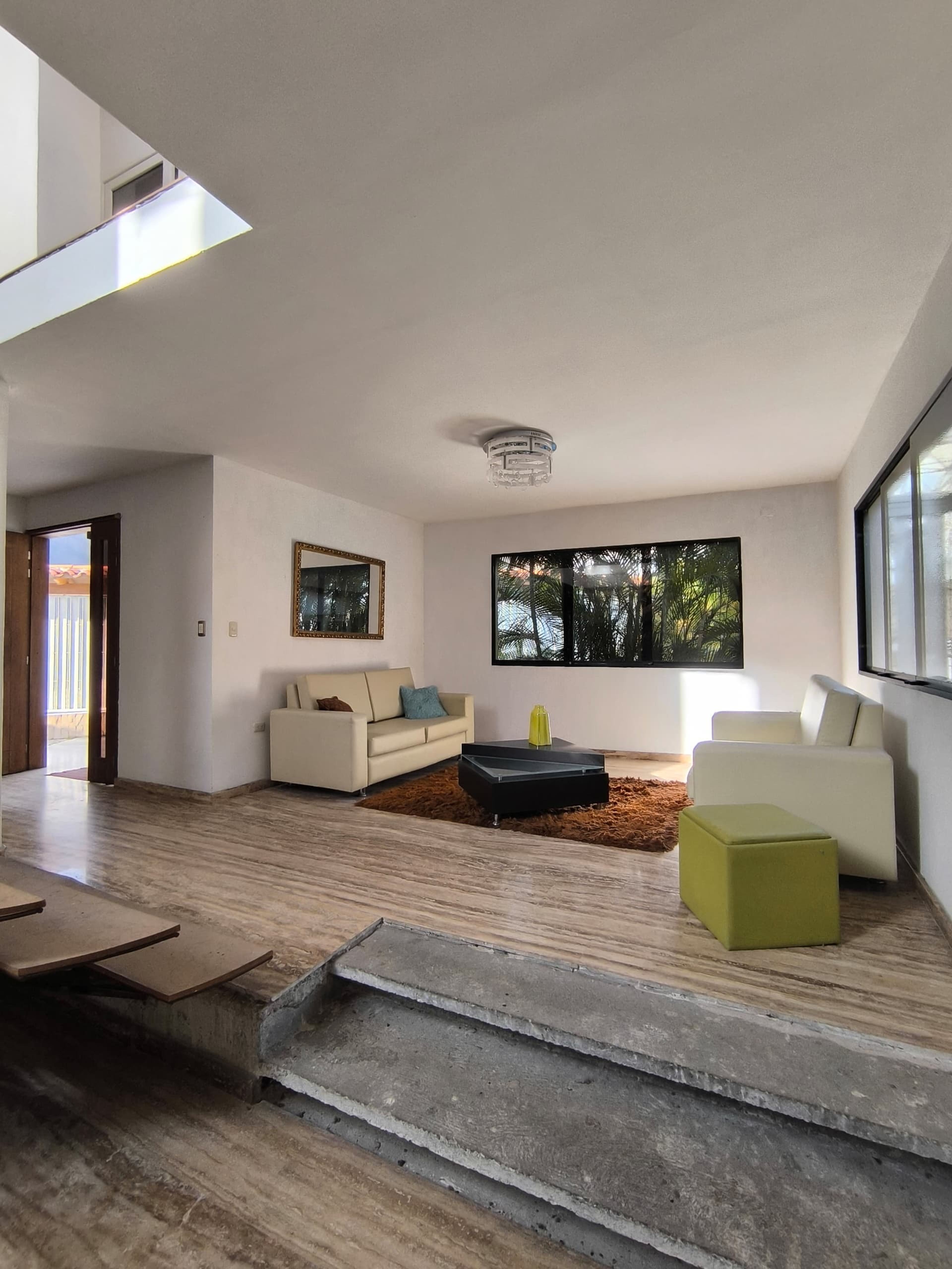 Amplia residencia con piscina y área social en Urb. Manzanares 1, Altos de Las Margaritas — foto 8