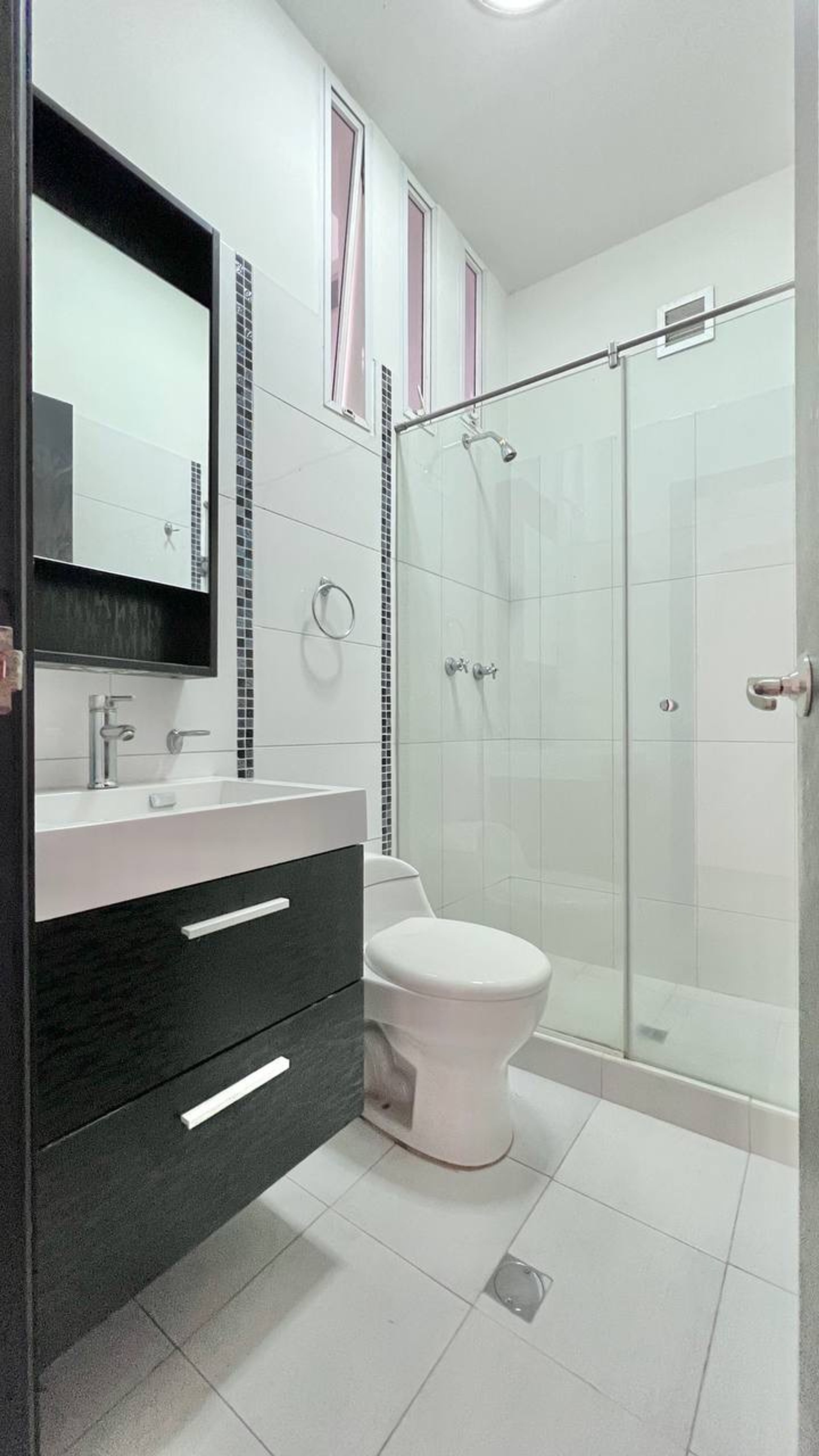 Casa moderna de 3 niveles con piscina climatizada en Urbanización Portofino — foto 12