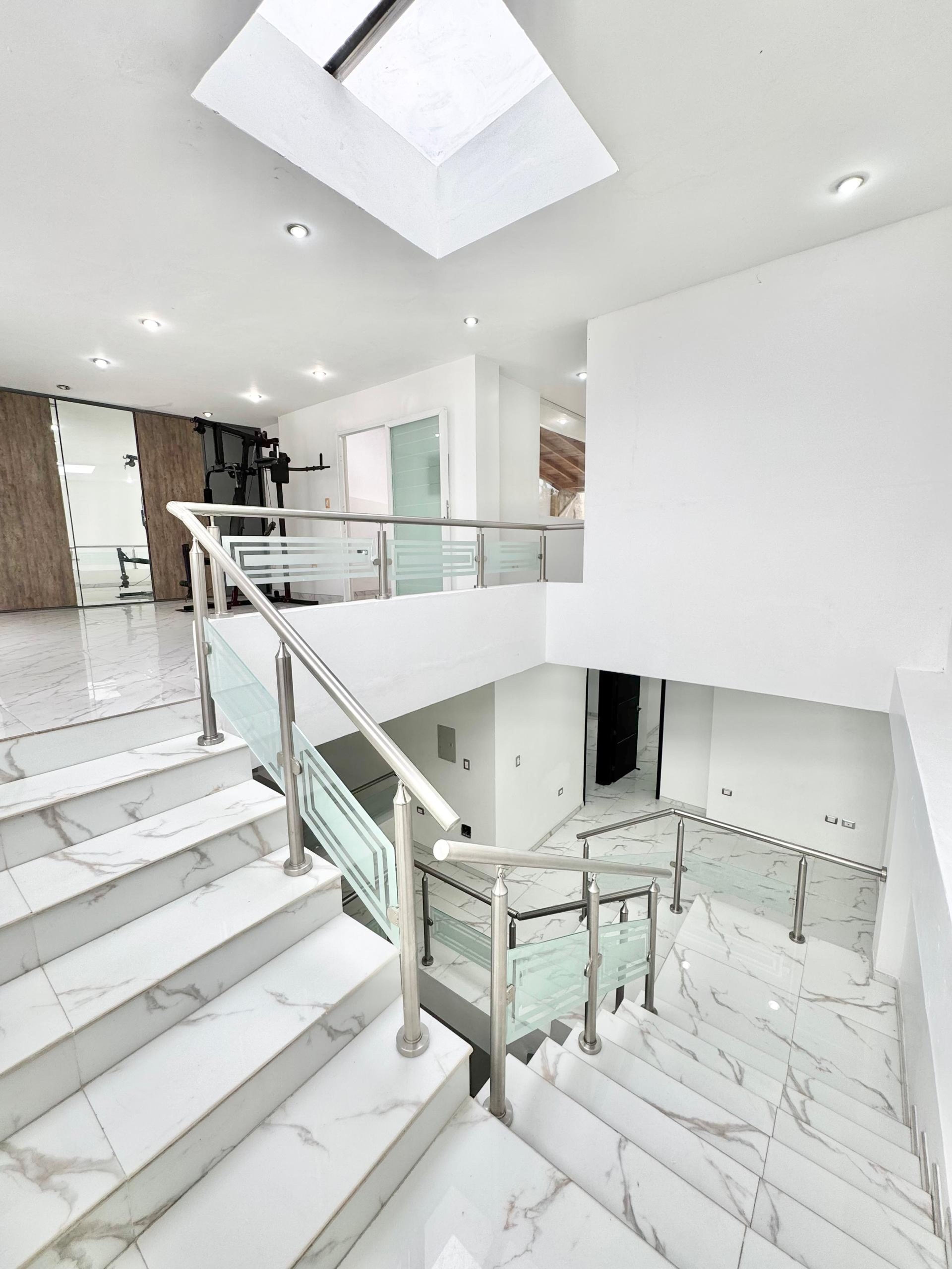 Casa moderna de 800 m² con piscina y 5 niveles en Urbanización Colinas de Pirineos — foto 5