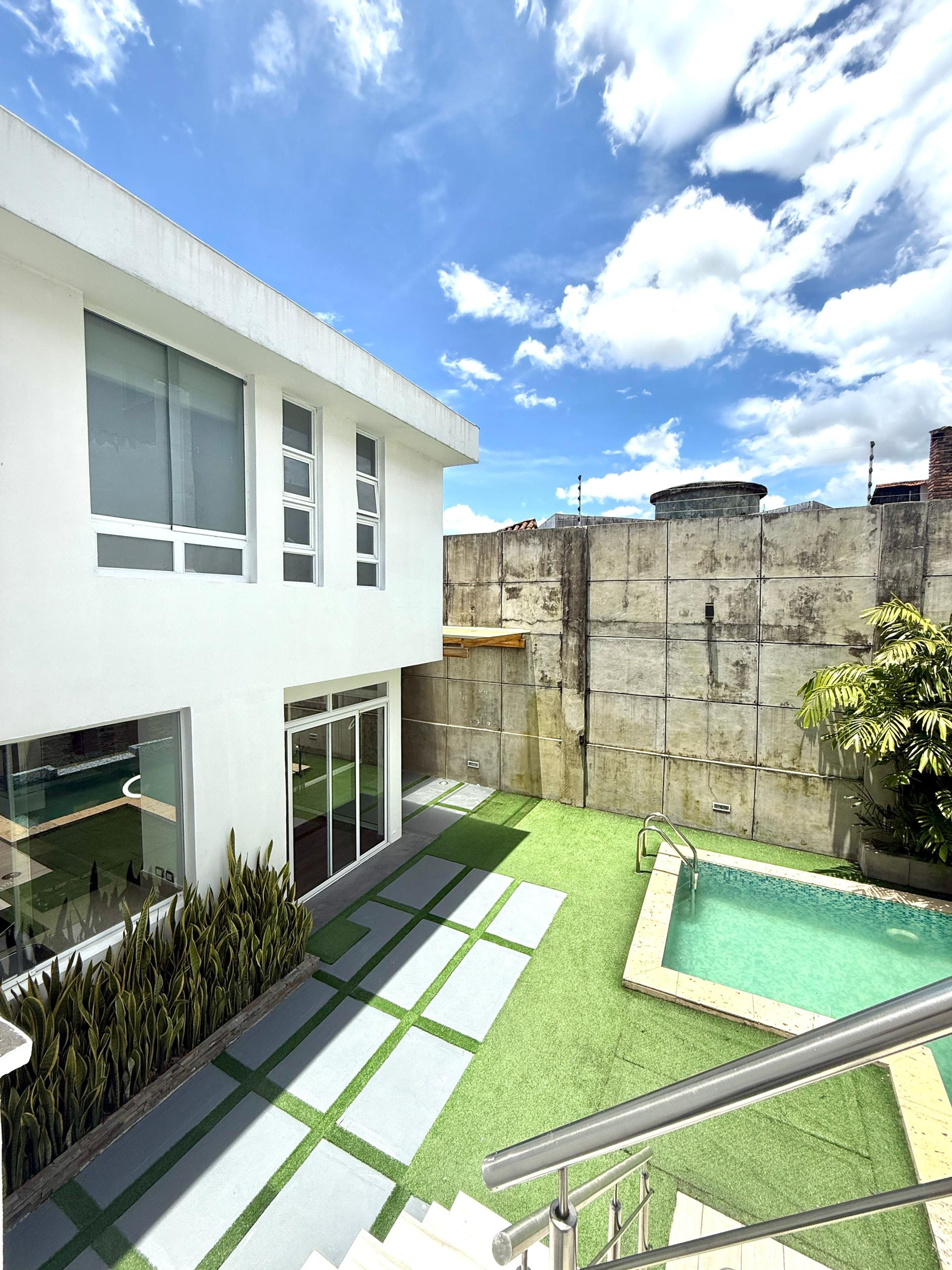 Casa de lujo en Urb. Colinas de Pirineos con piscina  — foto 12
