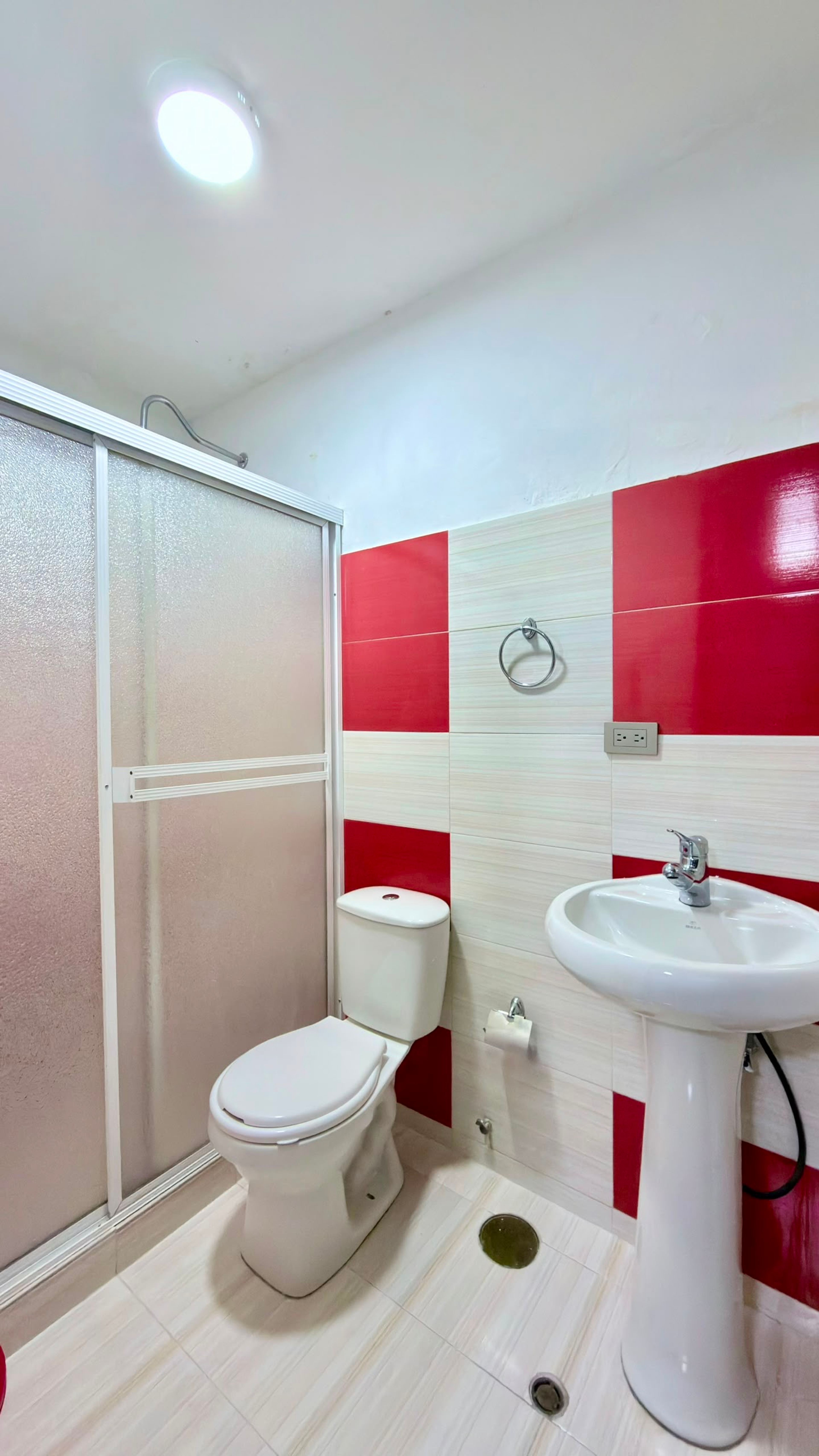Apartamento amoblado de 105 m² con pisos de porcelanato en Residencias Fiallo — foto 12