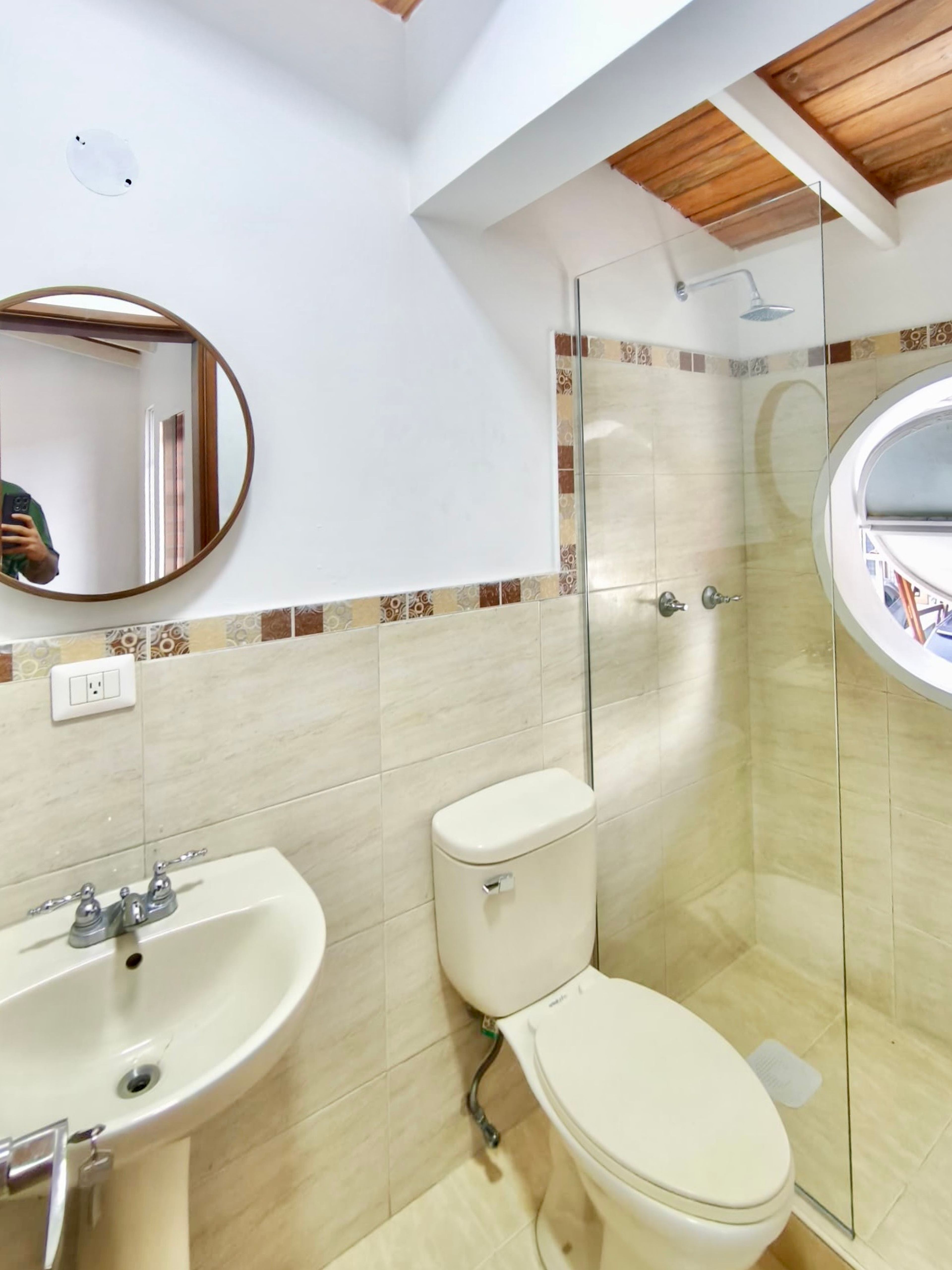 Residencia moderna de tres niveles en Conjunto Terrazas de Pirineos — foto 7