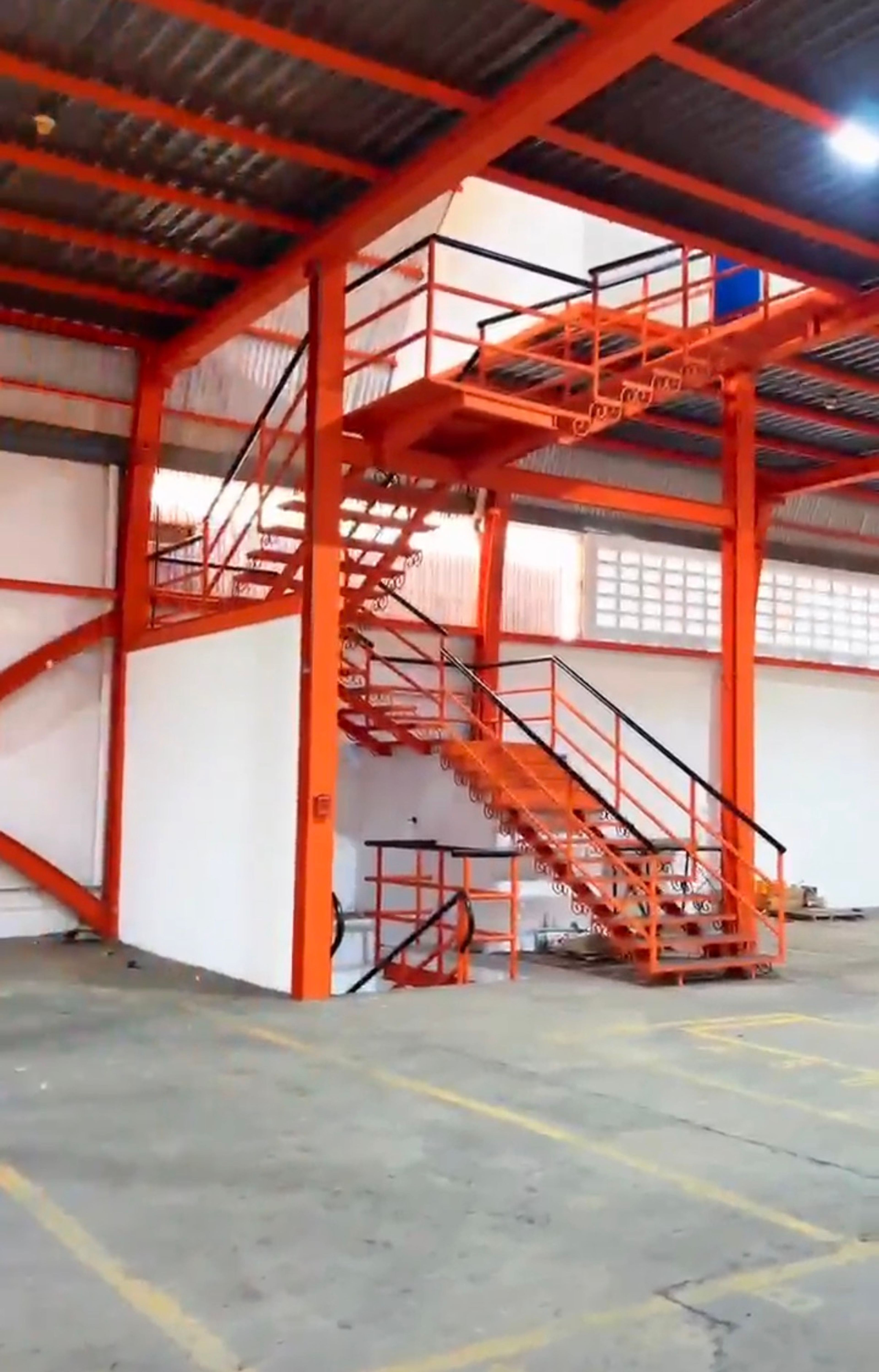Galpón comercial de 2.263 m² en 3 niveles con transformador propio en La Concordia — foto 6