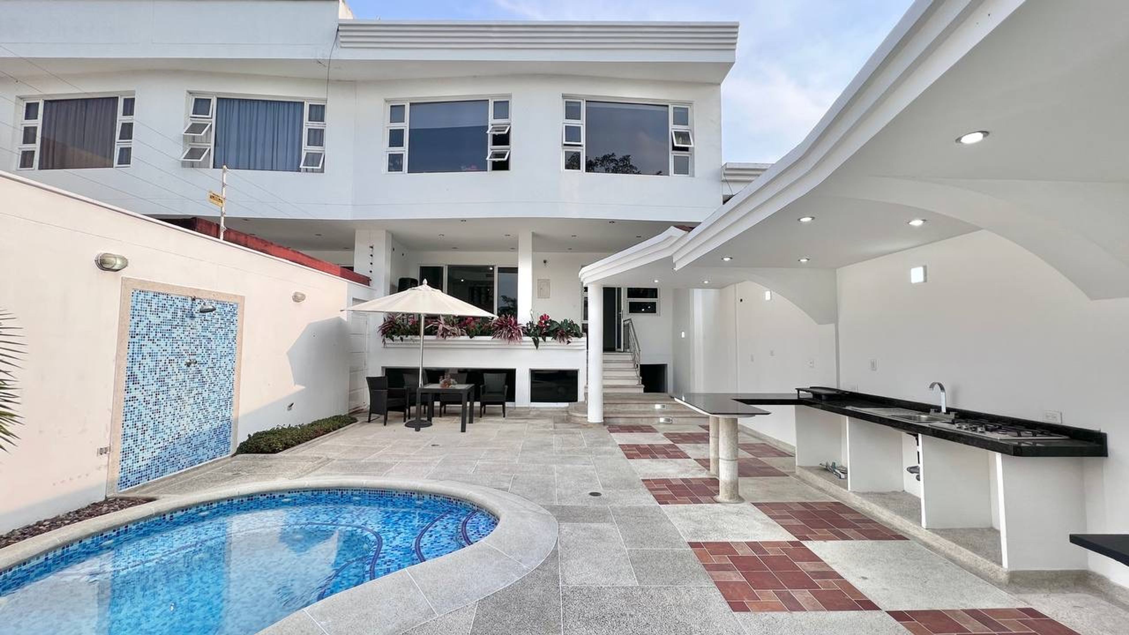 Casa o TownHouse en Avenida Ferrero Tamayo, San Cristóbal — foto 1