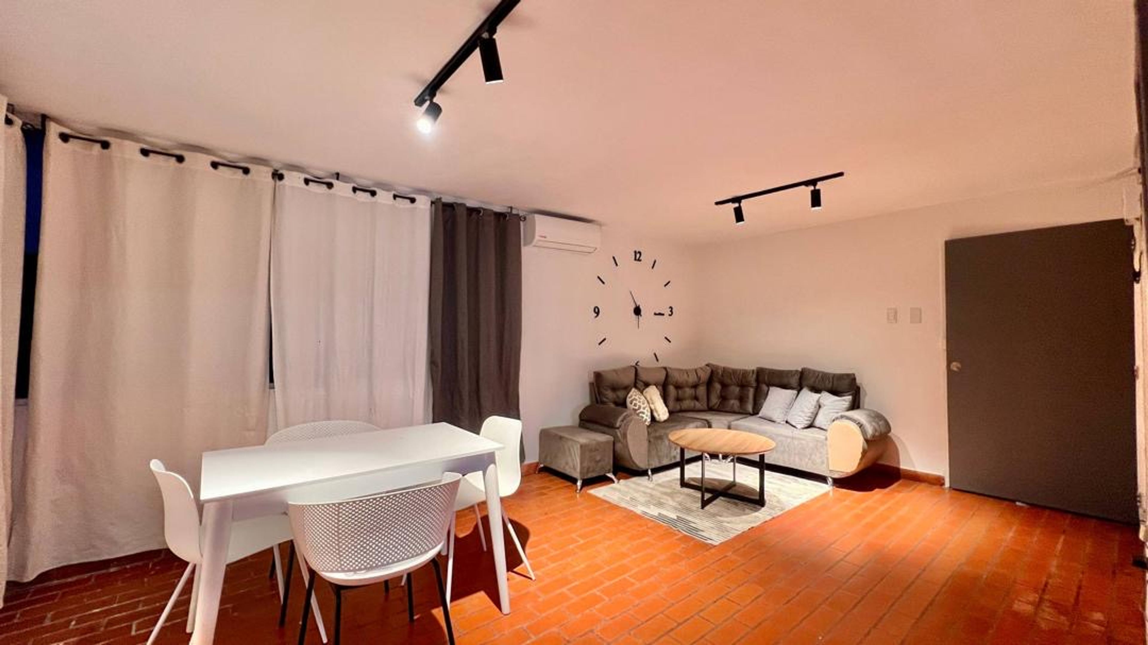 Apartamento remodelado con opción de financiamiento en Residencias La Hacienda — foto 4