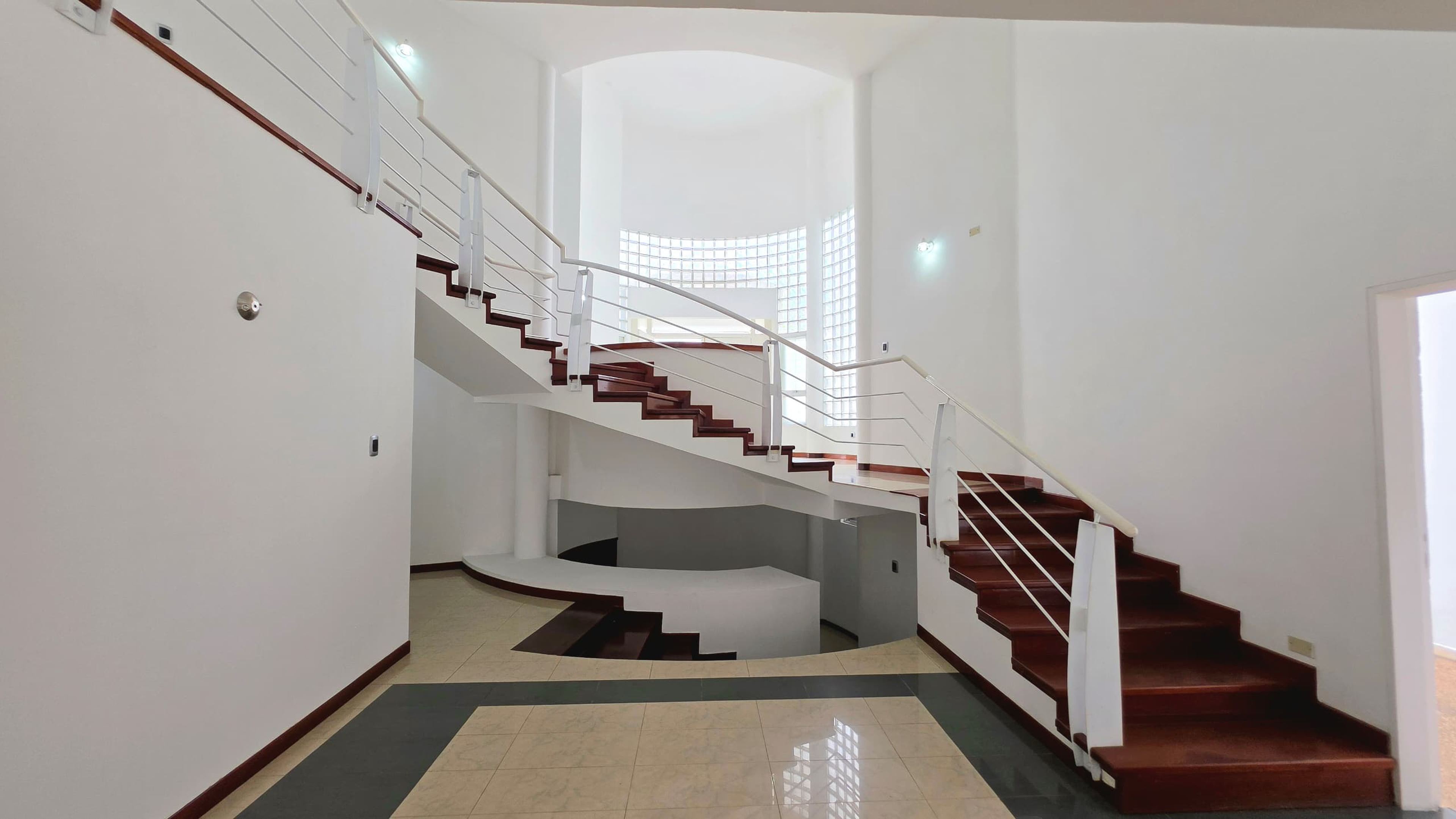 Casa con 4 suites y estudio en la exclusiva Urbanización Valle Arriba — foto 5