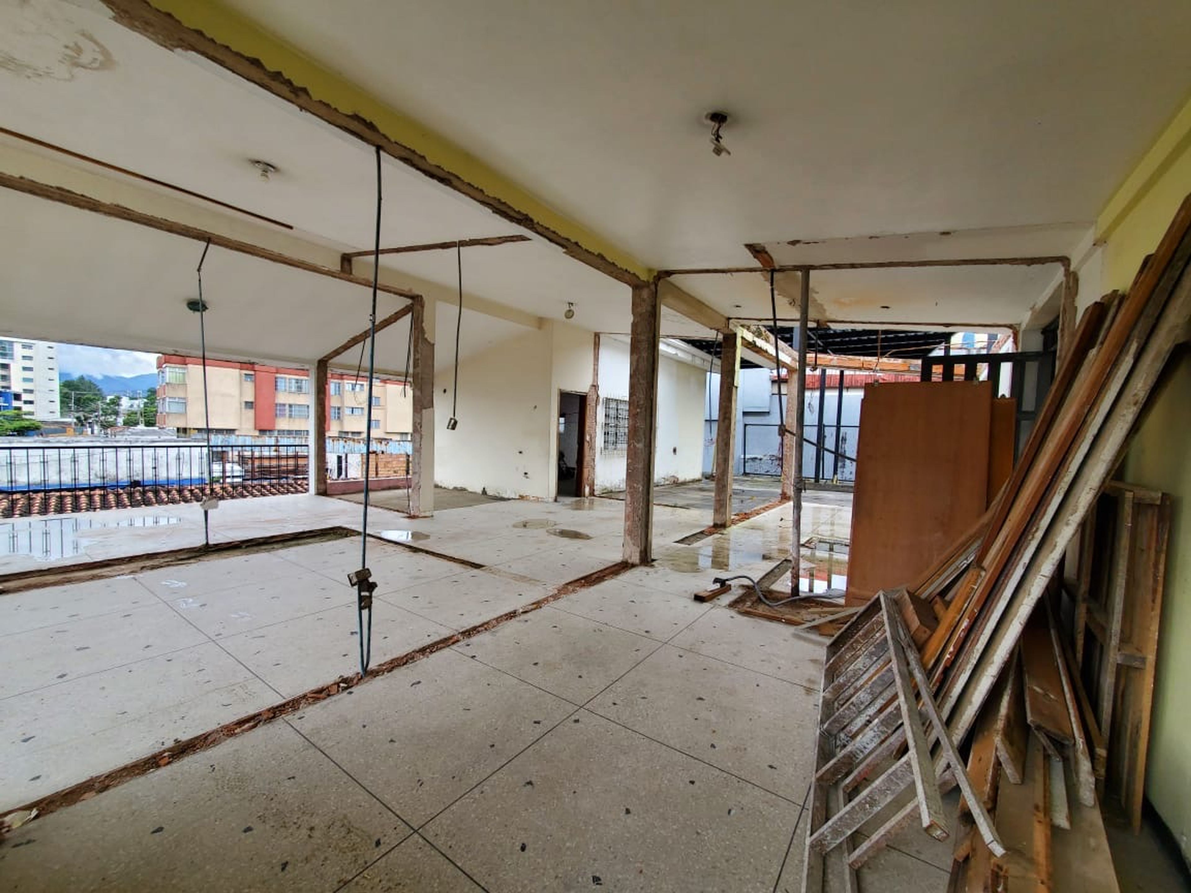 Casa doble propósito de 400 m² en Avenida Ferrero Tamayo para negocio y vivienda — foto 9