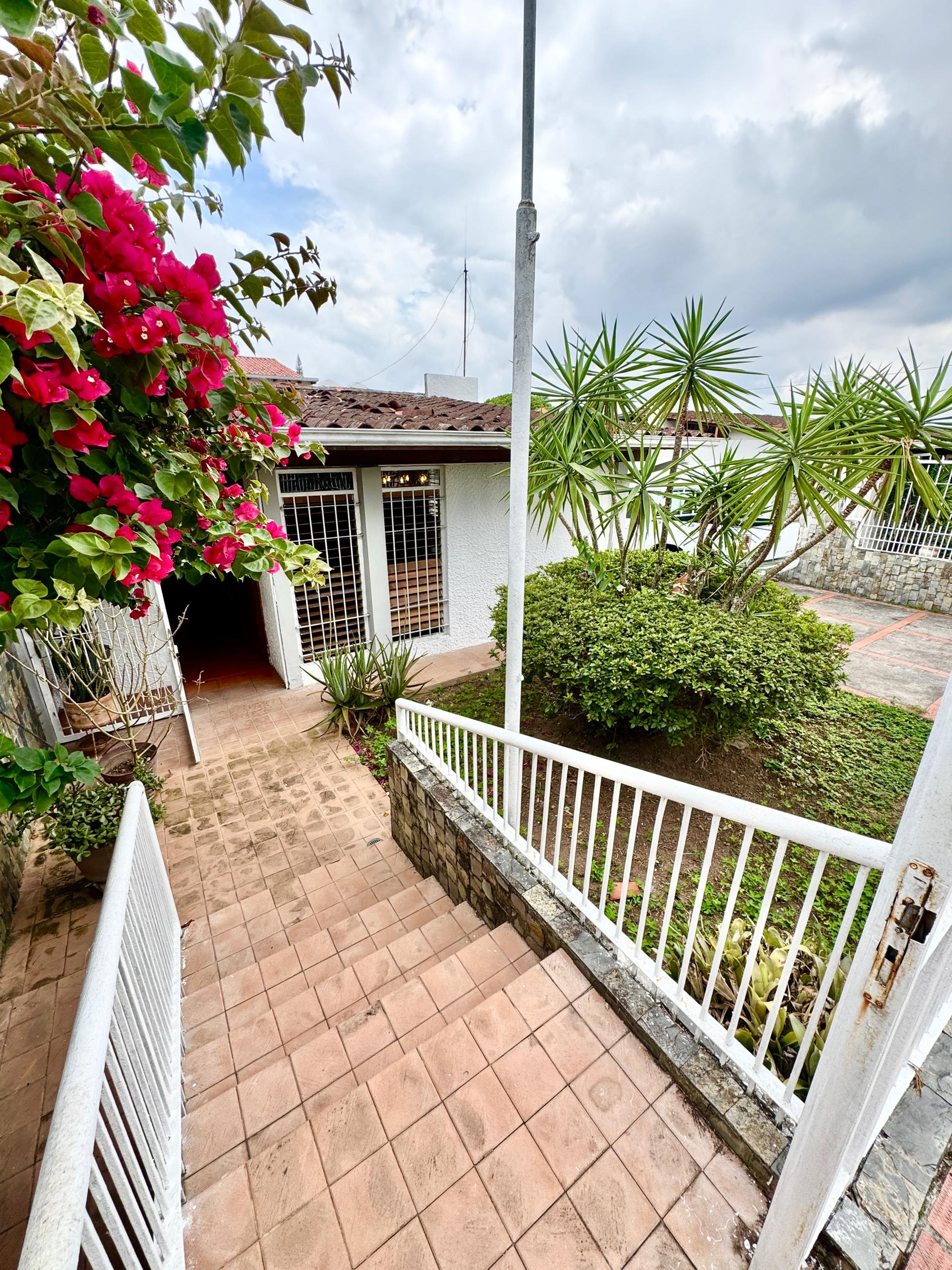 Casa de un solo nivel con amplios jardines y terraza en la Avenida Carabobo — foto 13