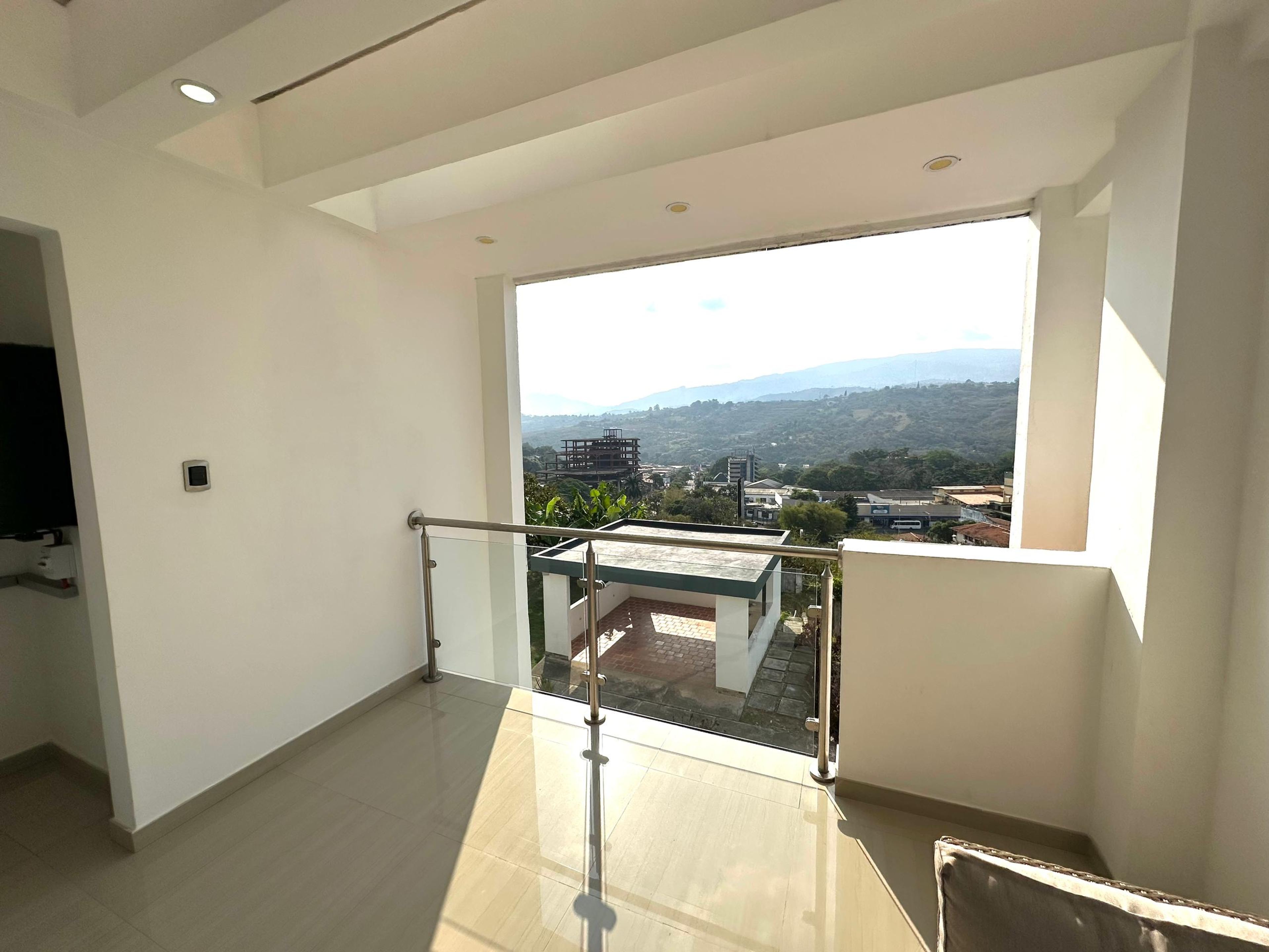 Casa amplia con terraza, cerca del club Democrata — foto 8