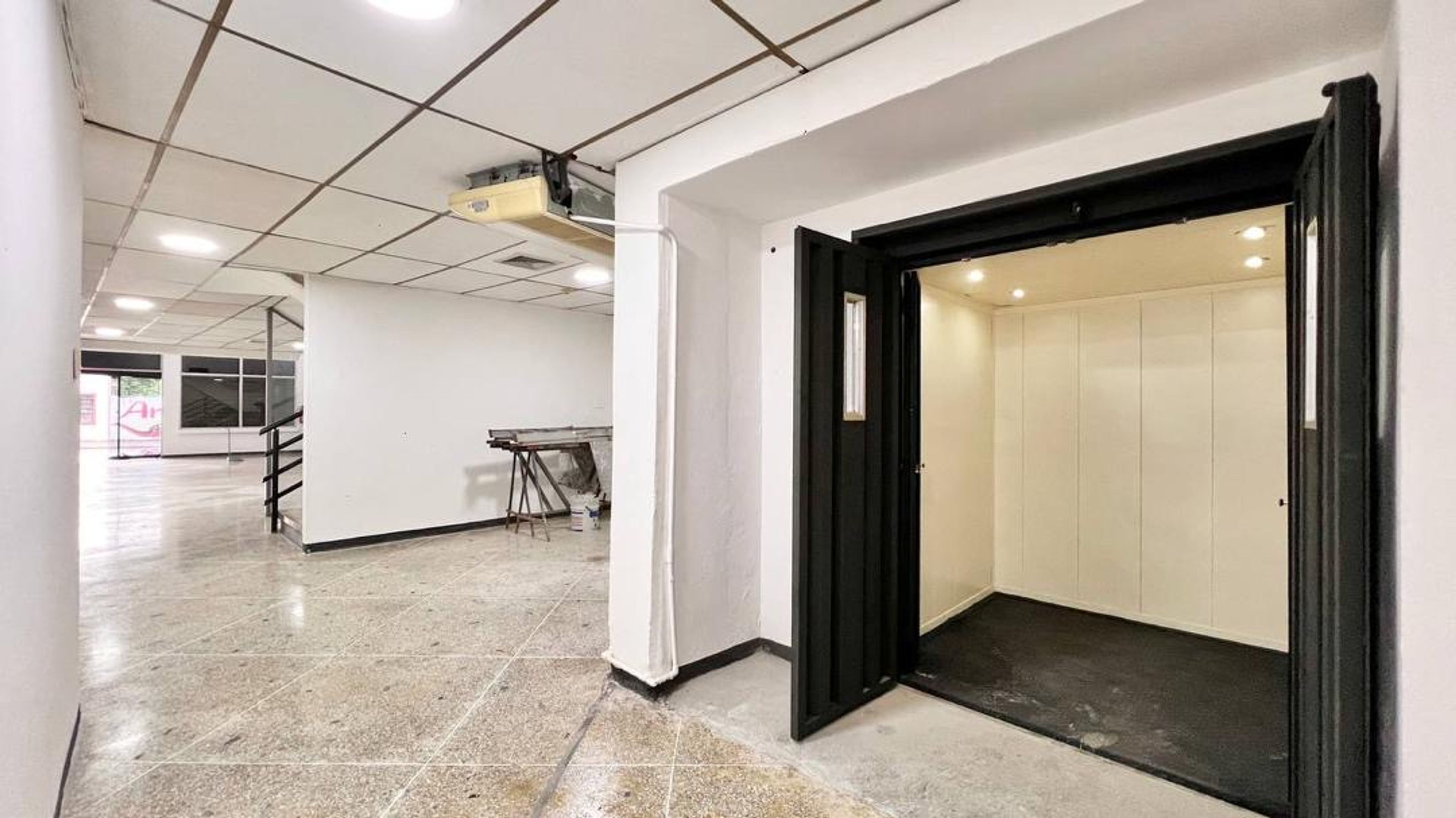 Edificio en el centro de San Cristóbal  — foto 6
