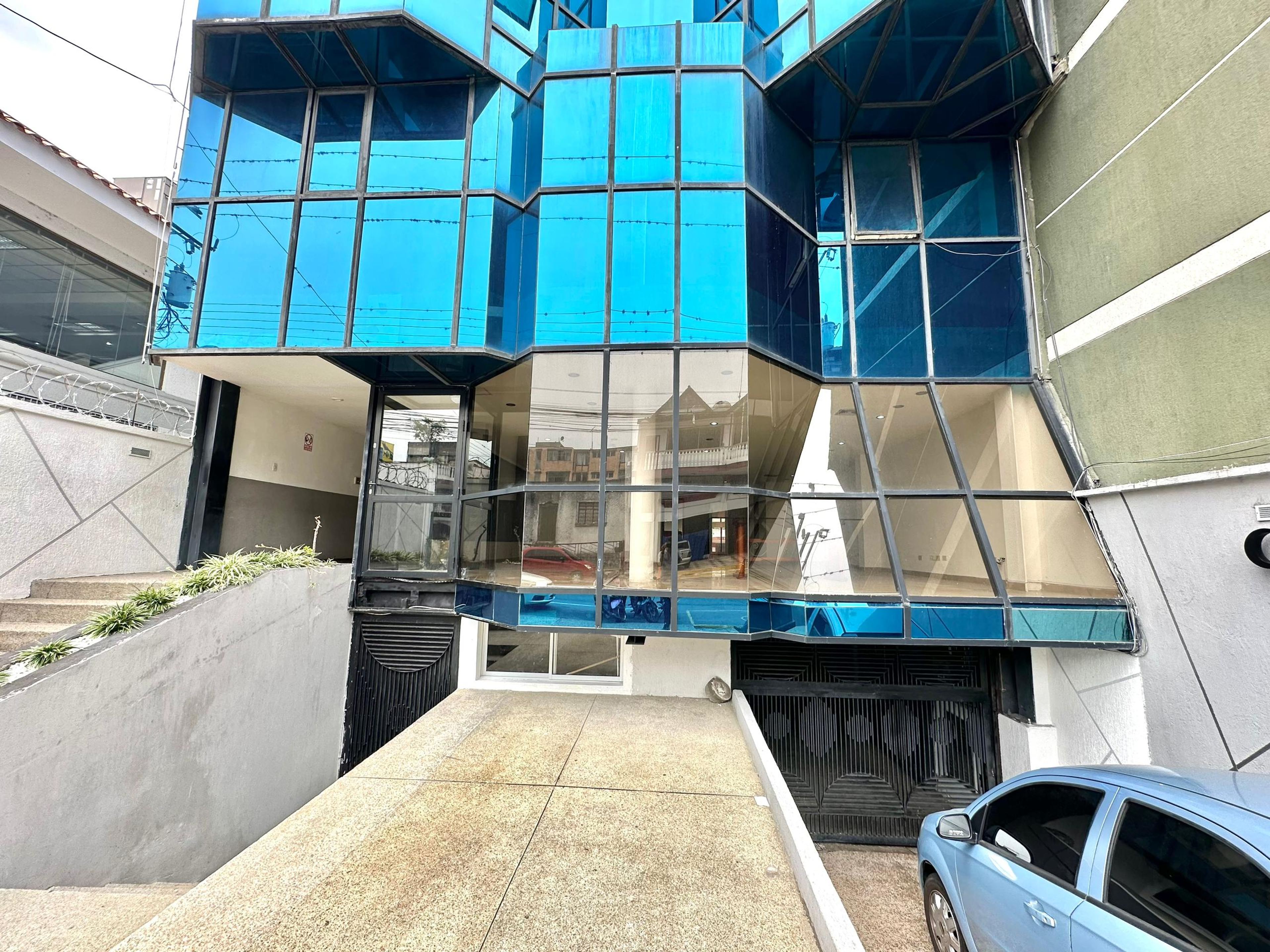 Local comercial a pie de calle en Torre Capeccio, Barrio Obrero — foto 1