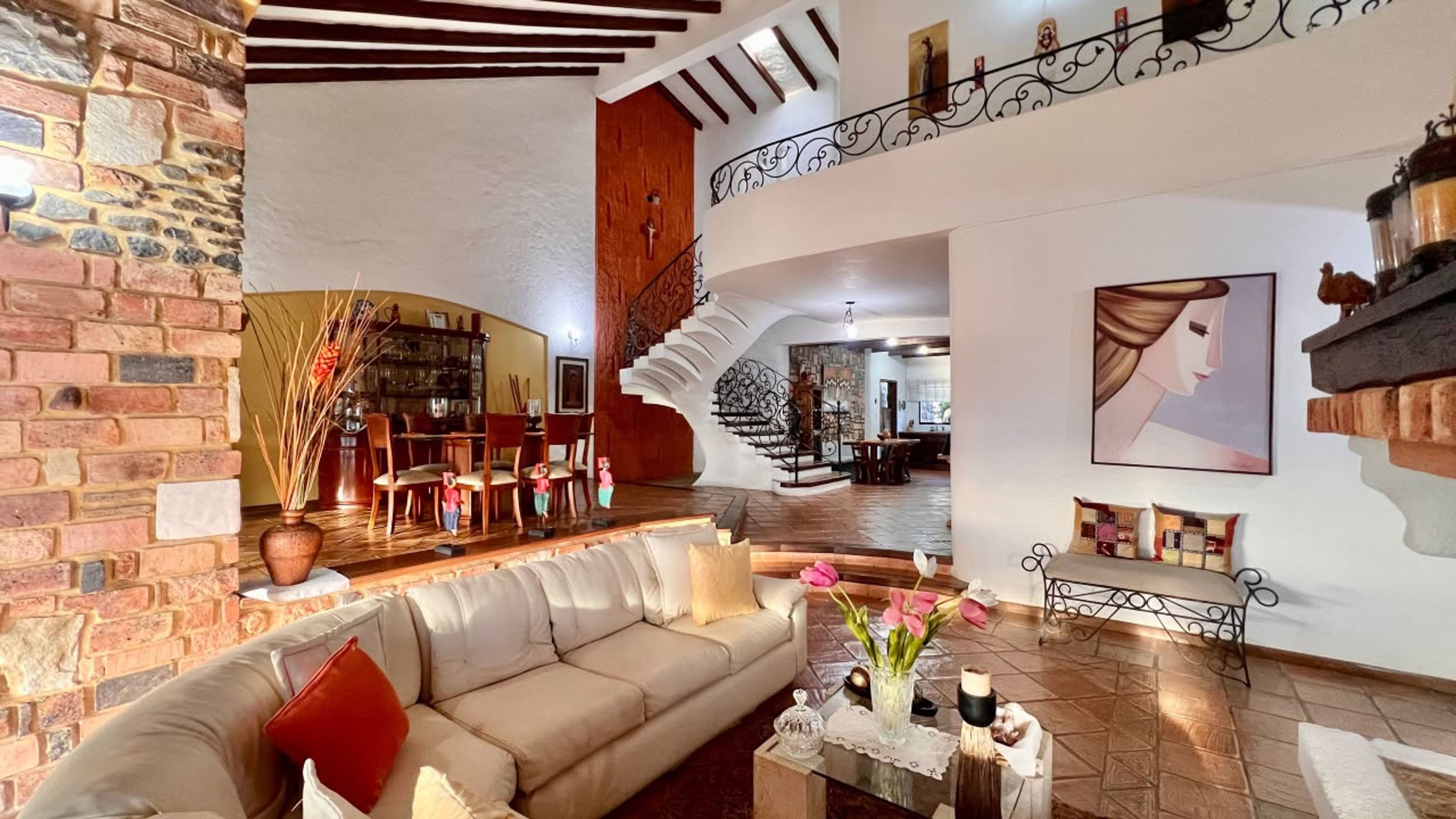 Imponente residencia de 560 m² con terraza y jardín en Colinas de Pirineos — foto 5