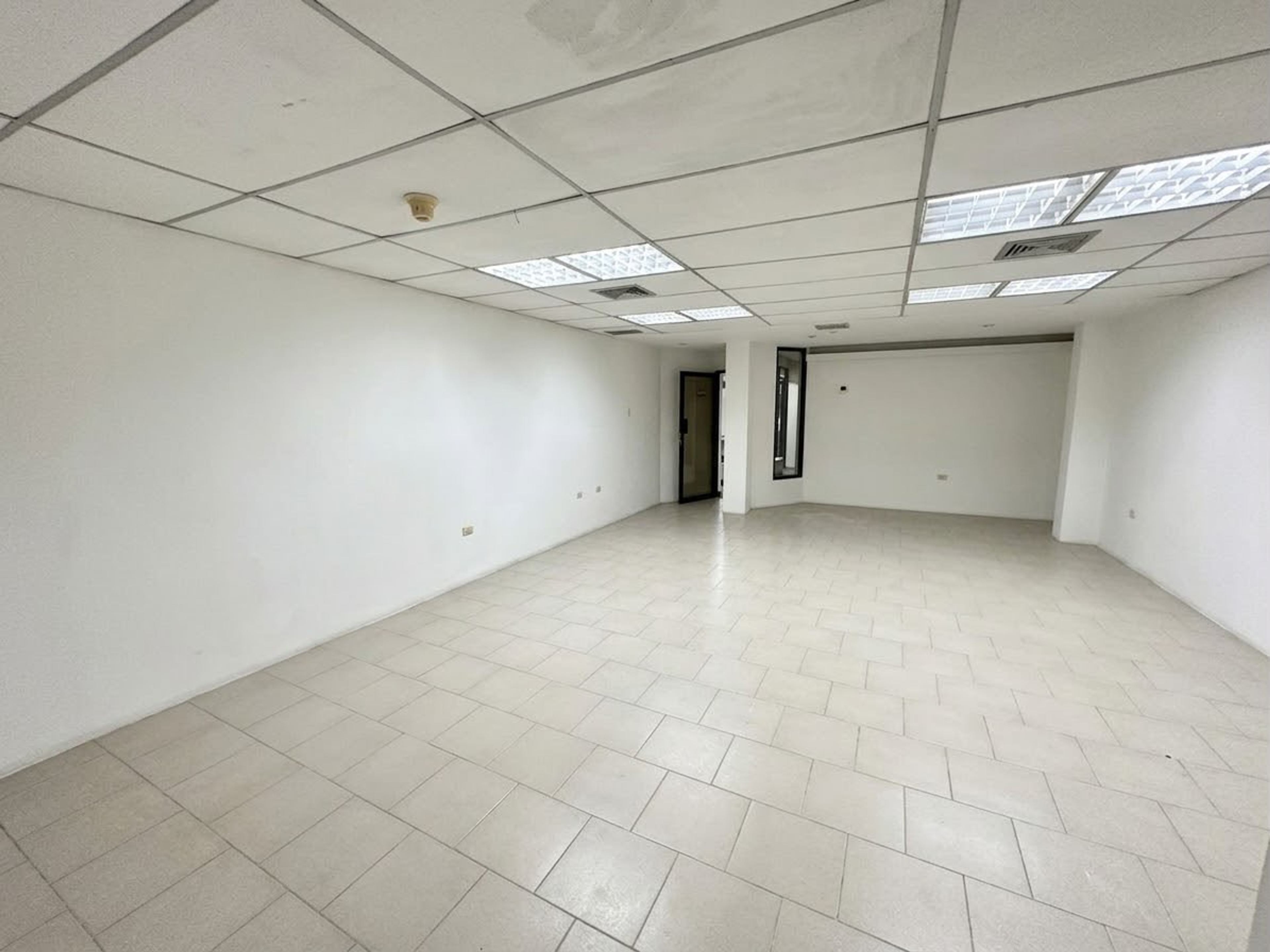 Oficina en el Centro Profesional Pirineos de Barrio Obrero — foto 6