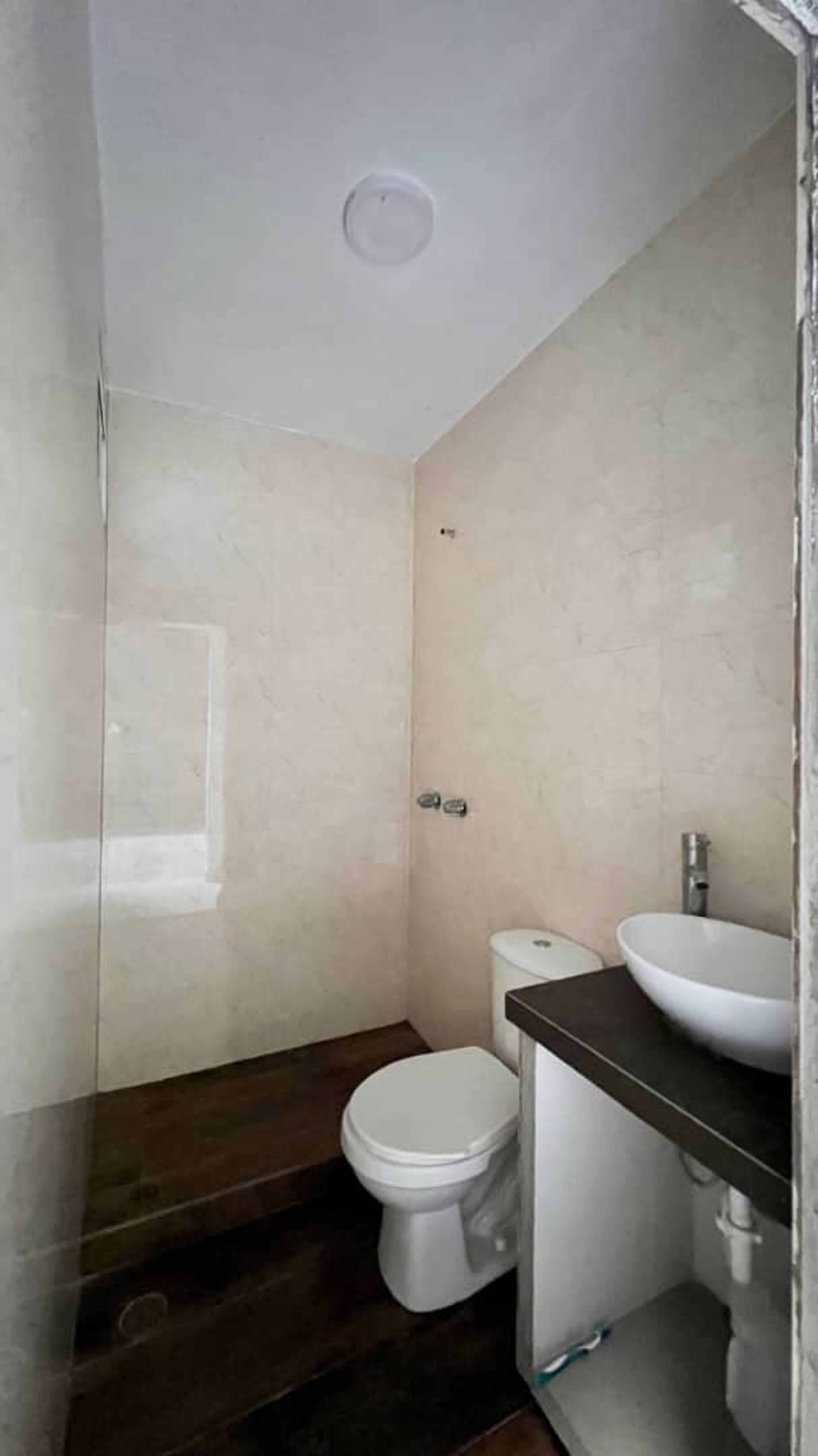: Casa de 5 niveles con terraza y área para piscina en Colinas de Pirineos — foto 10